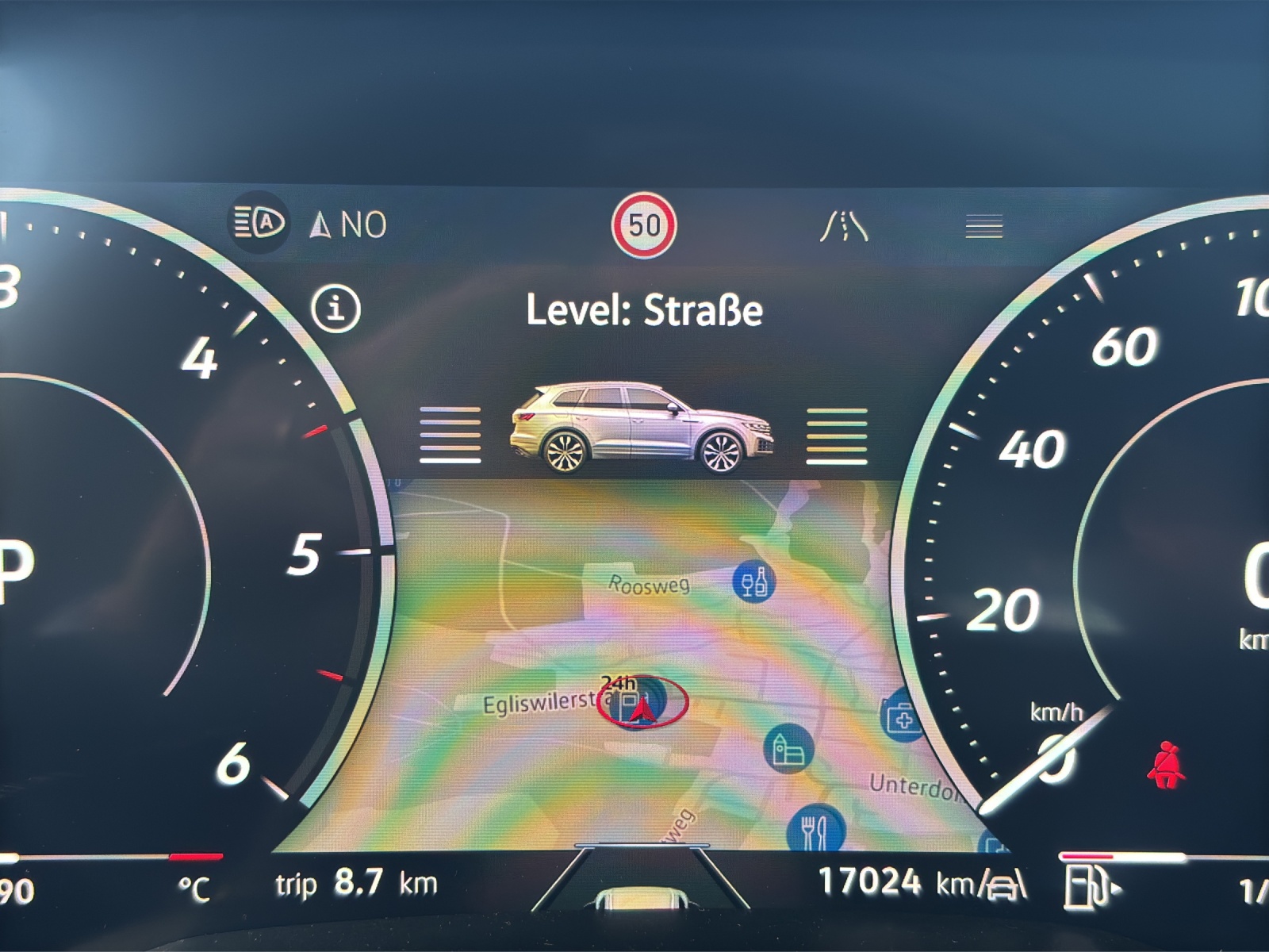 VW New Touareg 3.0 TDI R-Line Tiptronic mit fortl. Werksgarantie, AHK, Panorama-Ausstell-/Schiebedach, Standheizung & Winterräder-image-16