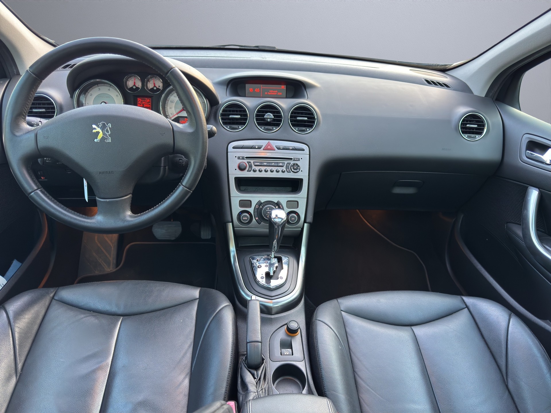 PEUGEOT 308 1.6 16V Exklusive Automatic-image-8