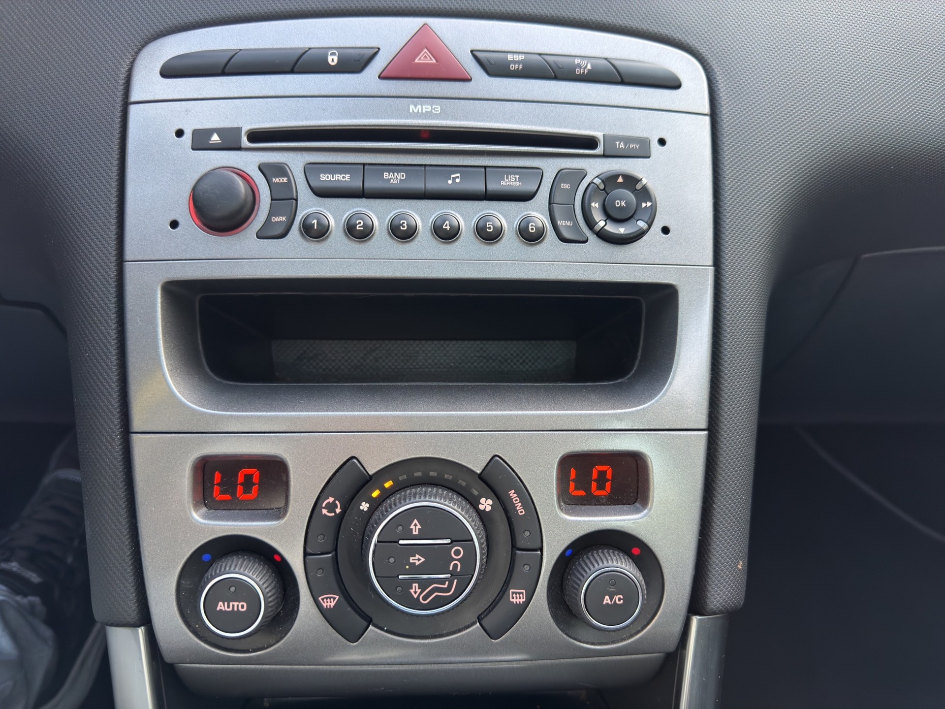 PEUGEOT 308 1.6 16V Exklusive Automatic-image-14