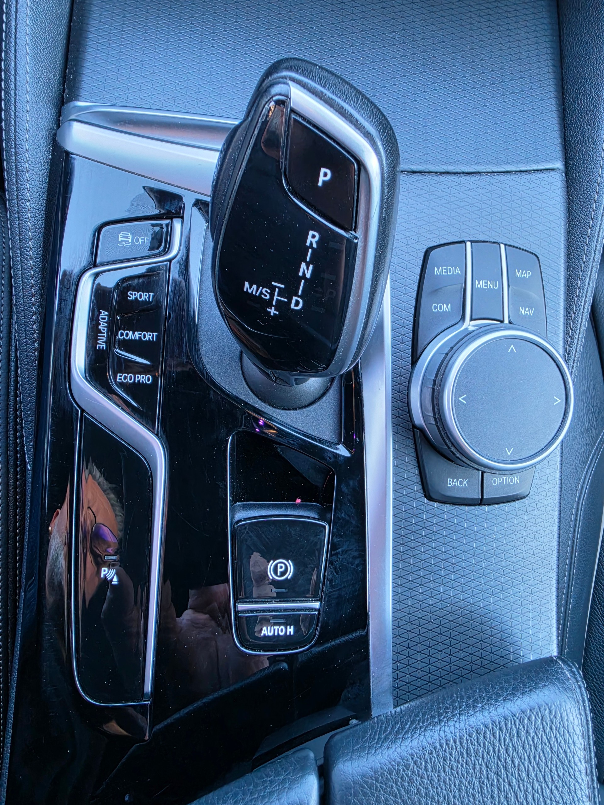 BMW 530d xDrive 48V Touring M Sport Steptronic-image-25