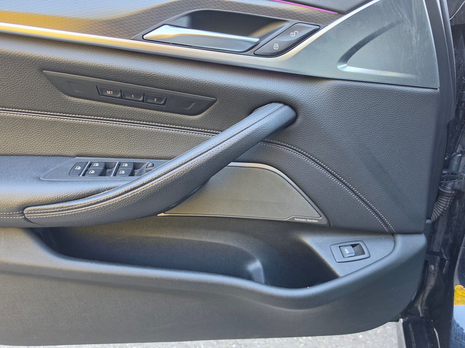 BMW 530d xDrive 48V Touring M Sport Steptronic-image-24