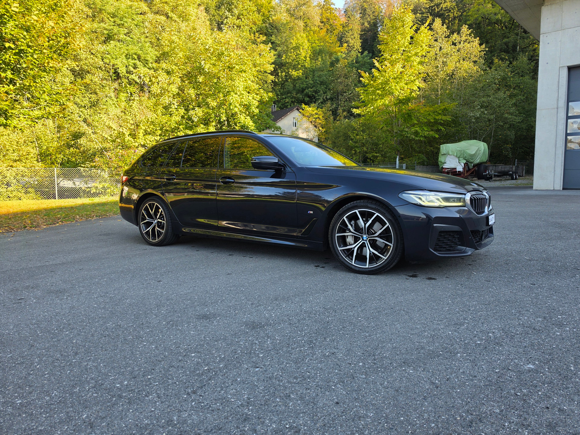 BMW 530d xDrive 48V Touring M Sport Steptronic-image-6