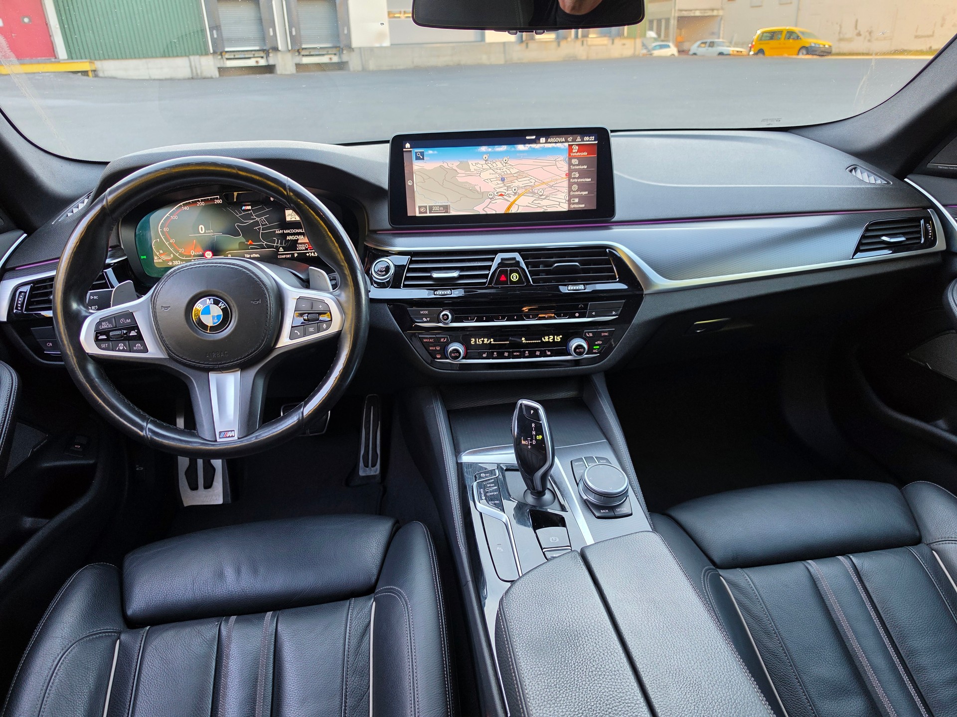 BMW 530d xDrive 48V Touring M Sport Steptronic-image-16