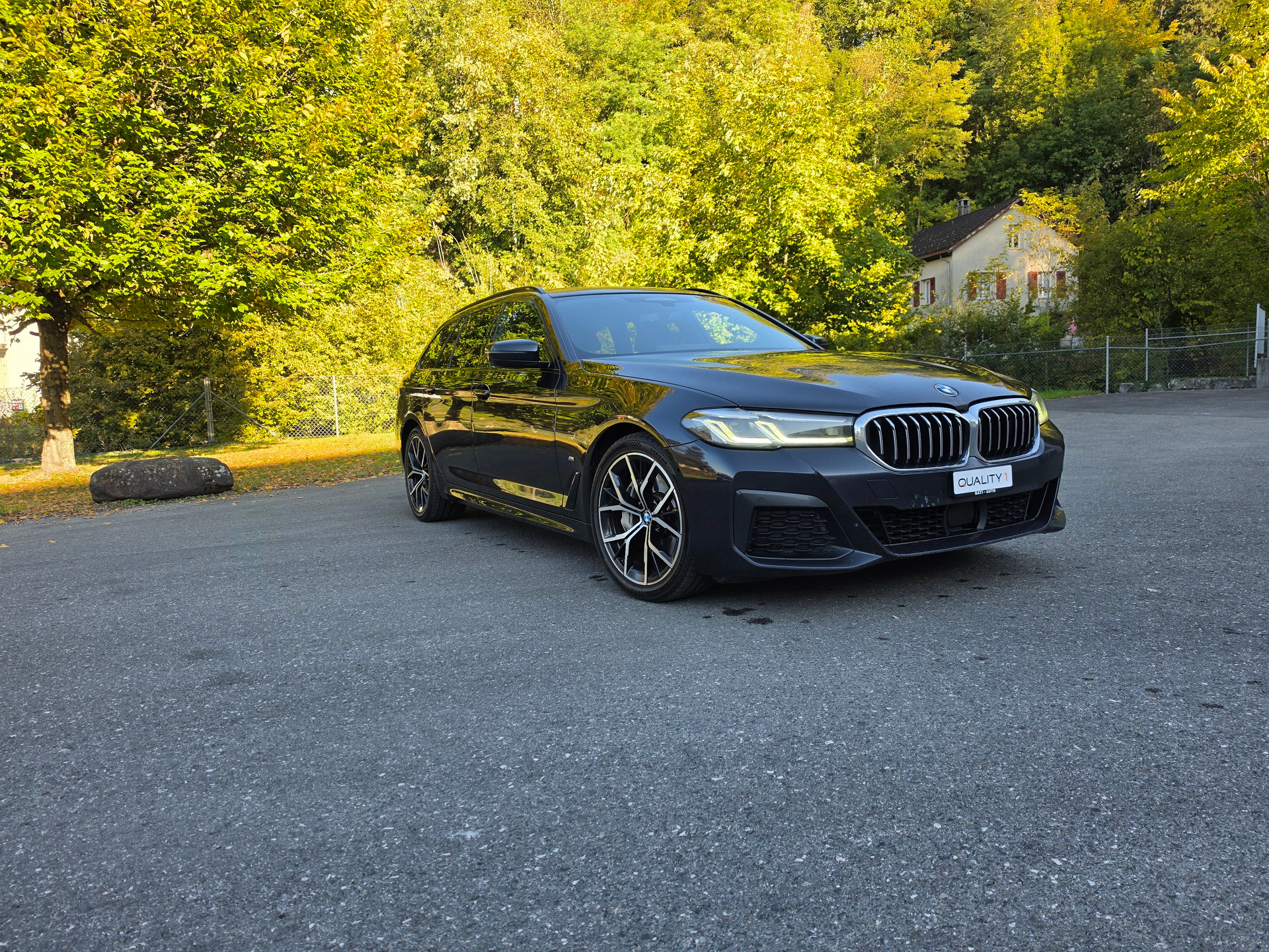 BMW 530d xDrive 48V Touring M Sport Steptronic-image-4