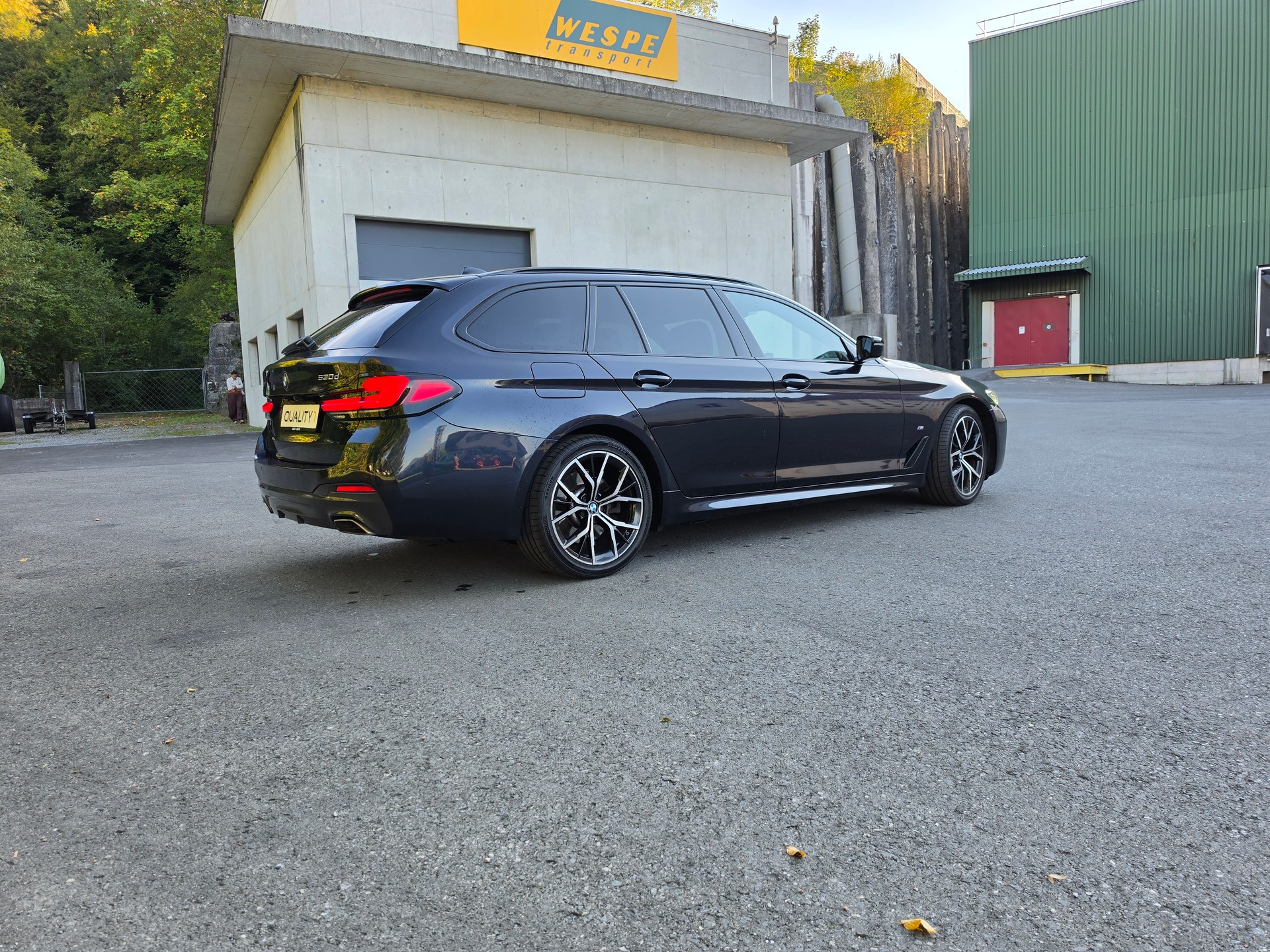 BMW 530d xDrive 48V Touring M Sport Steptronic-image-11