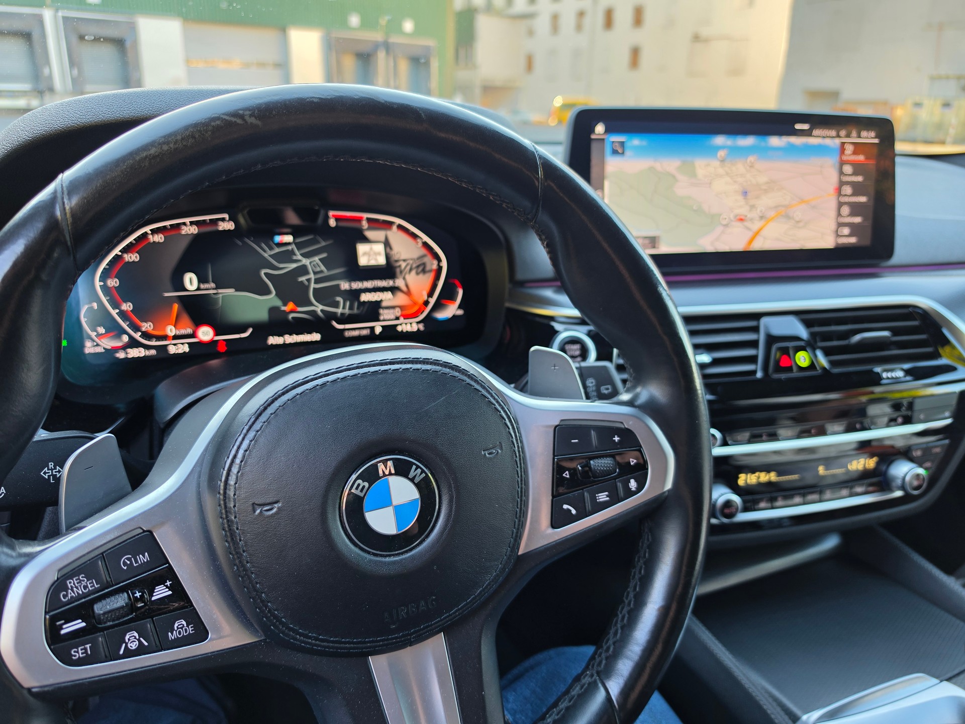 BMW 530d xDrive 48V Touring M Sport Steptronic-image-22