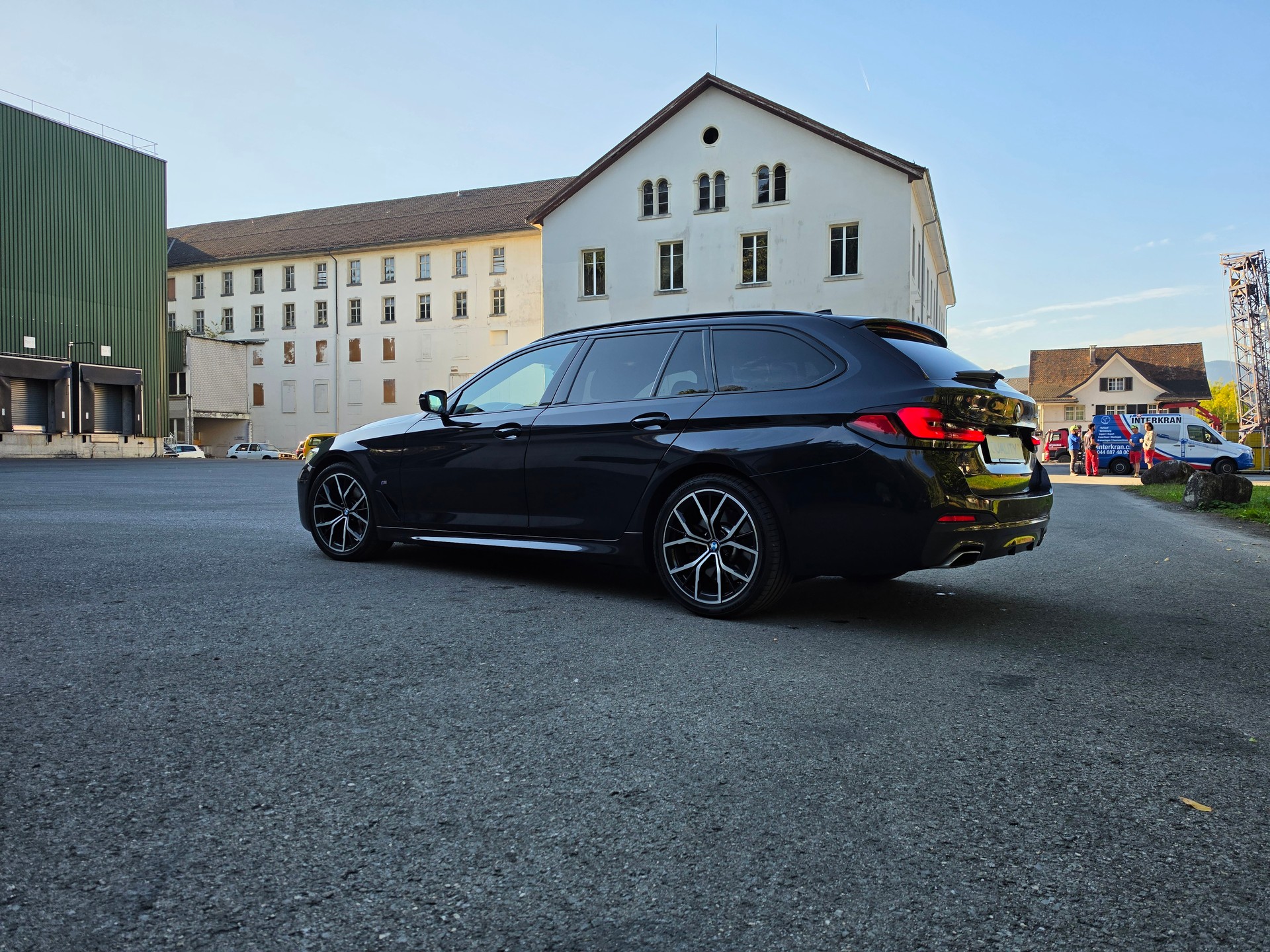 BMW 530d xDrive 48V Touring M Sport Steptronic-image-12