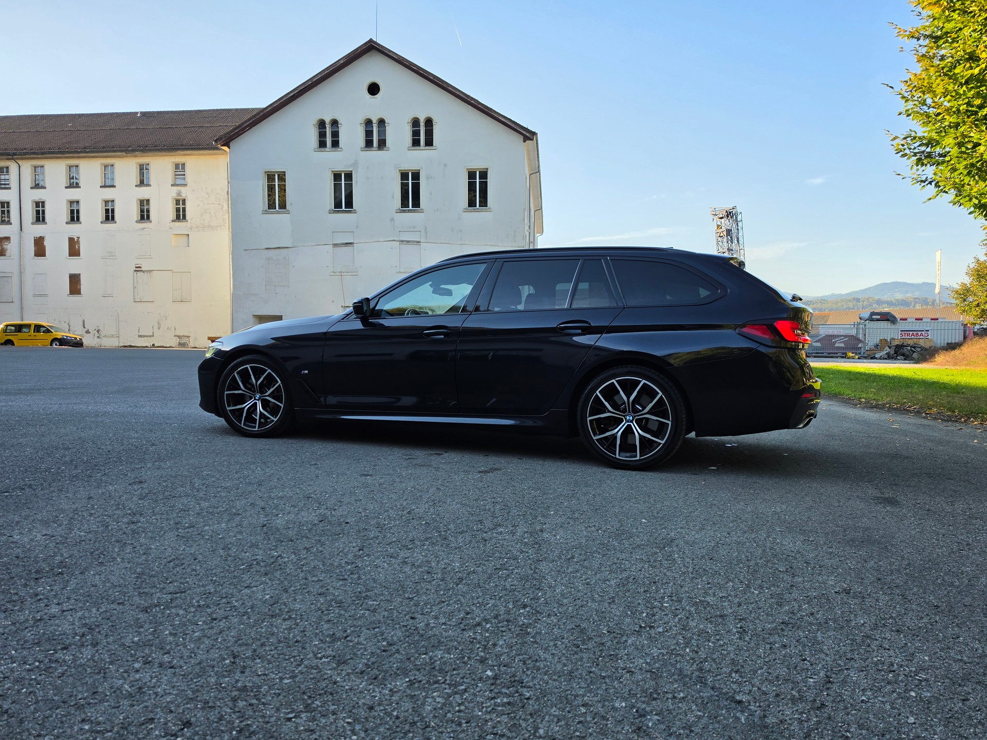 BMW 530d xDrive 48V Touring M Sport Steptronic-image-10