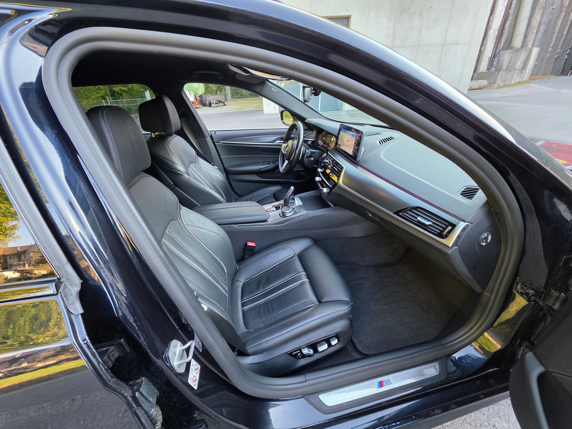 BMW 530d xDrive 48V Touring M Sport Steptronic-image-18