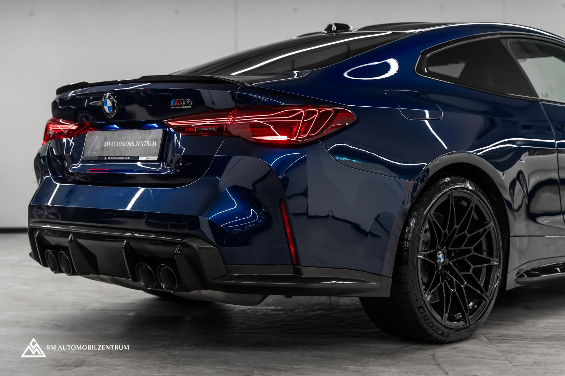 BMW M4 Competition xDrive Coupé / CH / Werksgarantie / Carbon Exterieur & Interieur / Tansanitblau / 360°-image-12