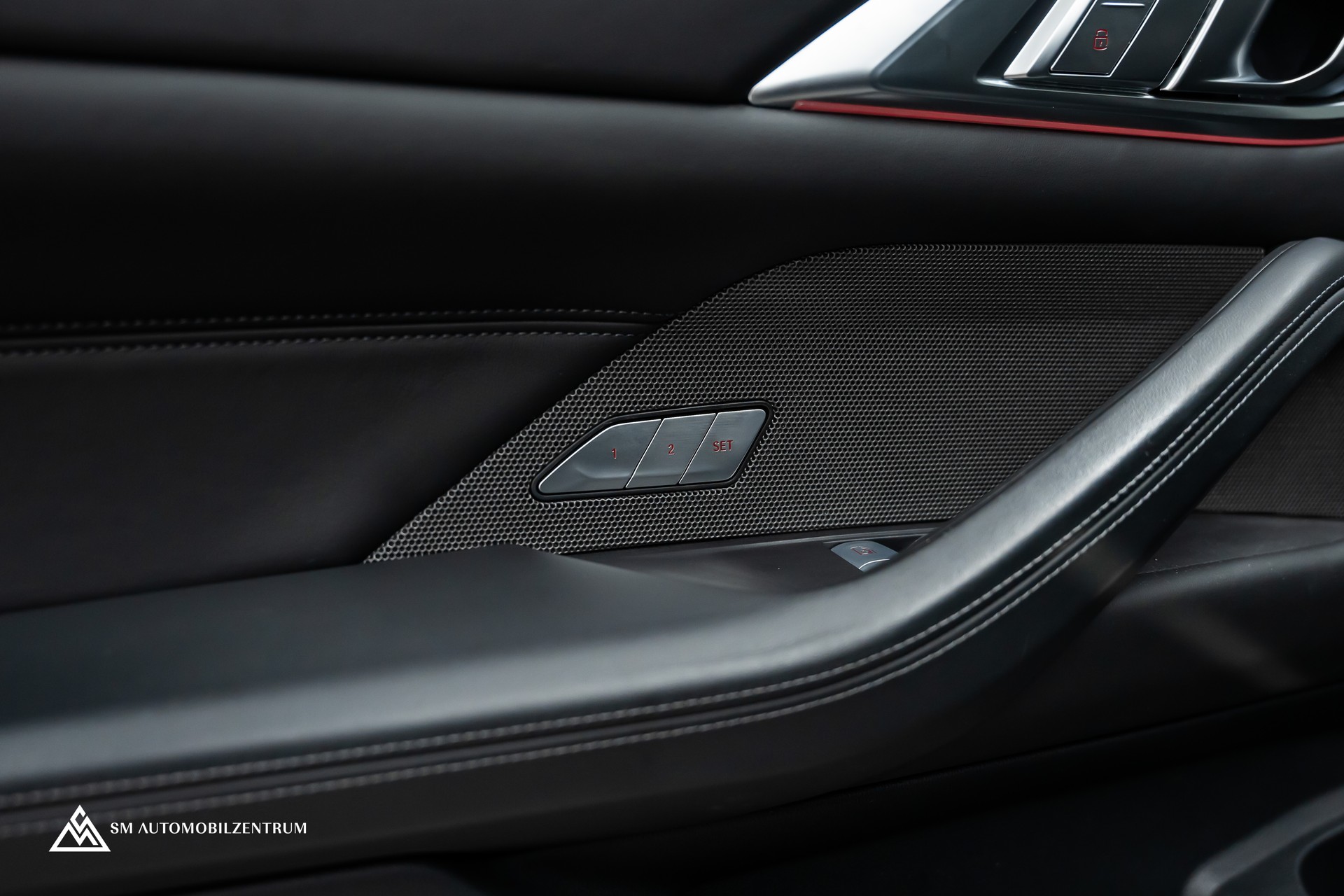 BMW M4 Competition xDrive Coupé / CH / Werksgarantie / Carbon Exterieur & Interieur / Tansanitblau / 360°-image-28