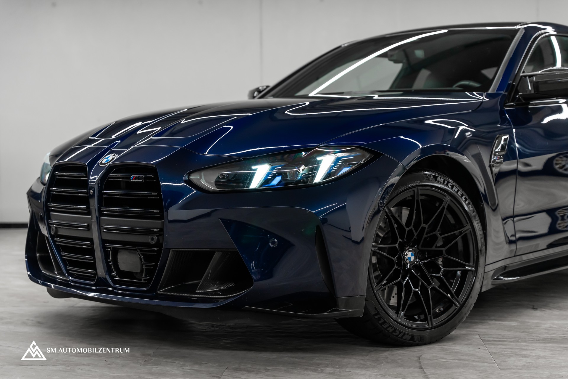 BMW M4 Competition xDrive Coupé / CH / Werksgarantie / Carbon Exterieur & Interieur / Tansanitblau / 360°-image-3
