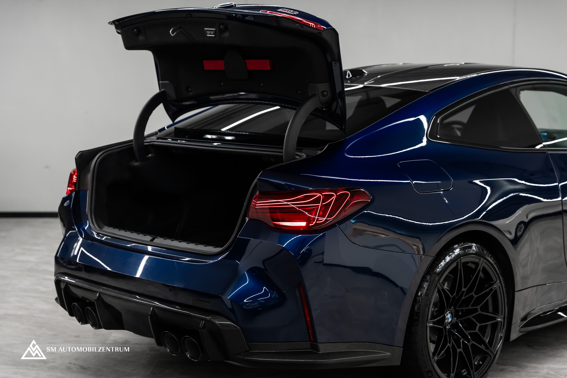 BMW M4 Competition xDrive Coupé / CH / Werksgarantie / Carbon Exterieur & Interieur / Tansanitblau / 360°-image-18