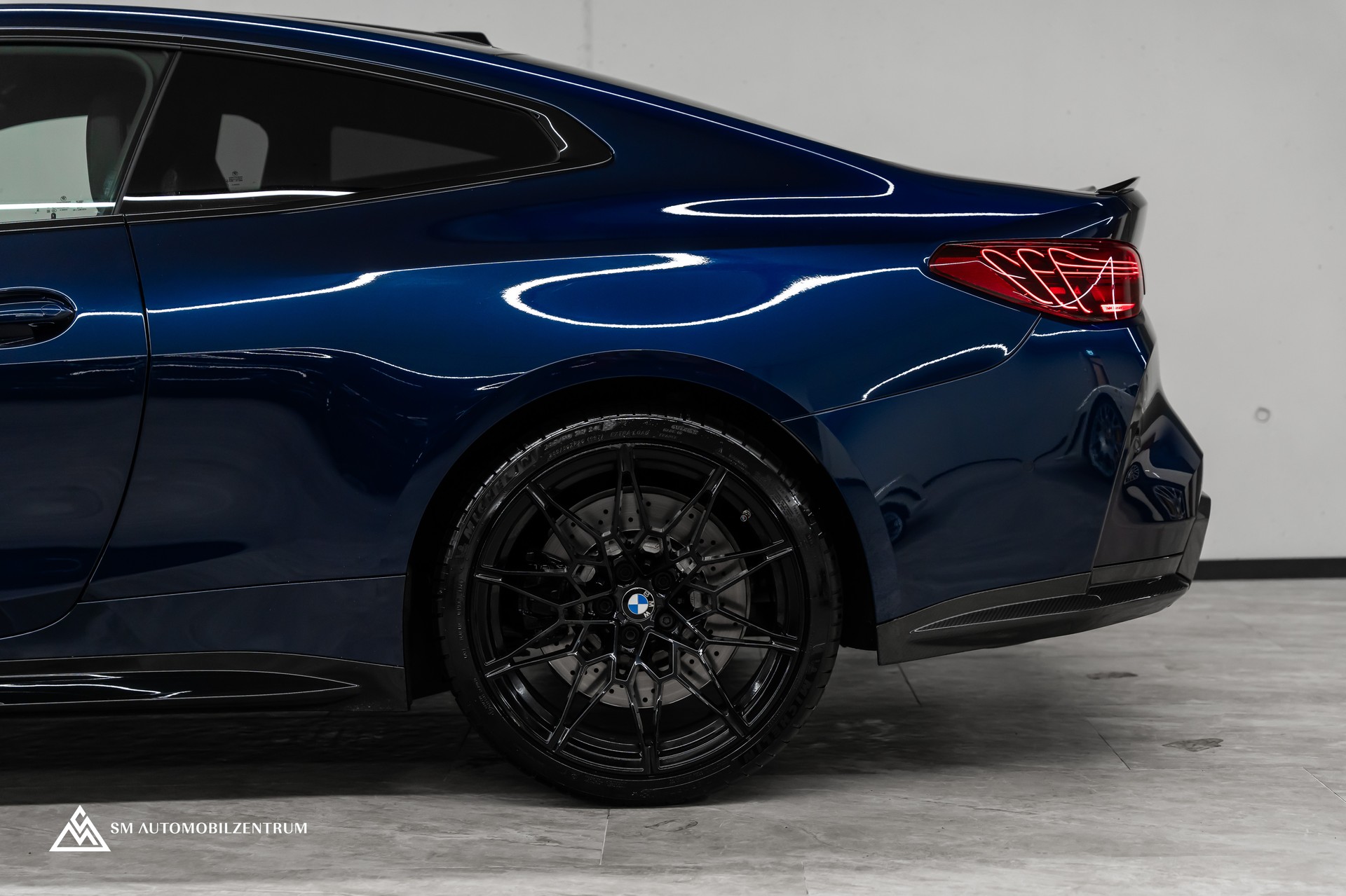 BMW M4 Competition xDrive Coupé / CH / Werksgarantie / Carbon Exterieur & Interieur / Tansanitblau / 360°-image-10