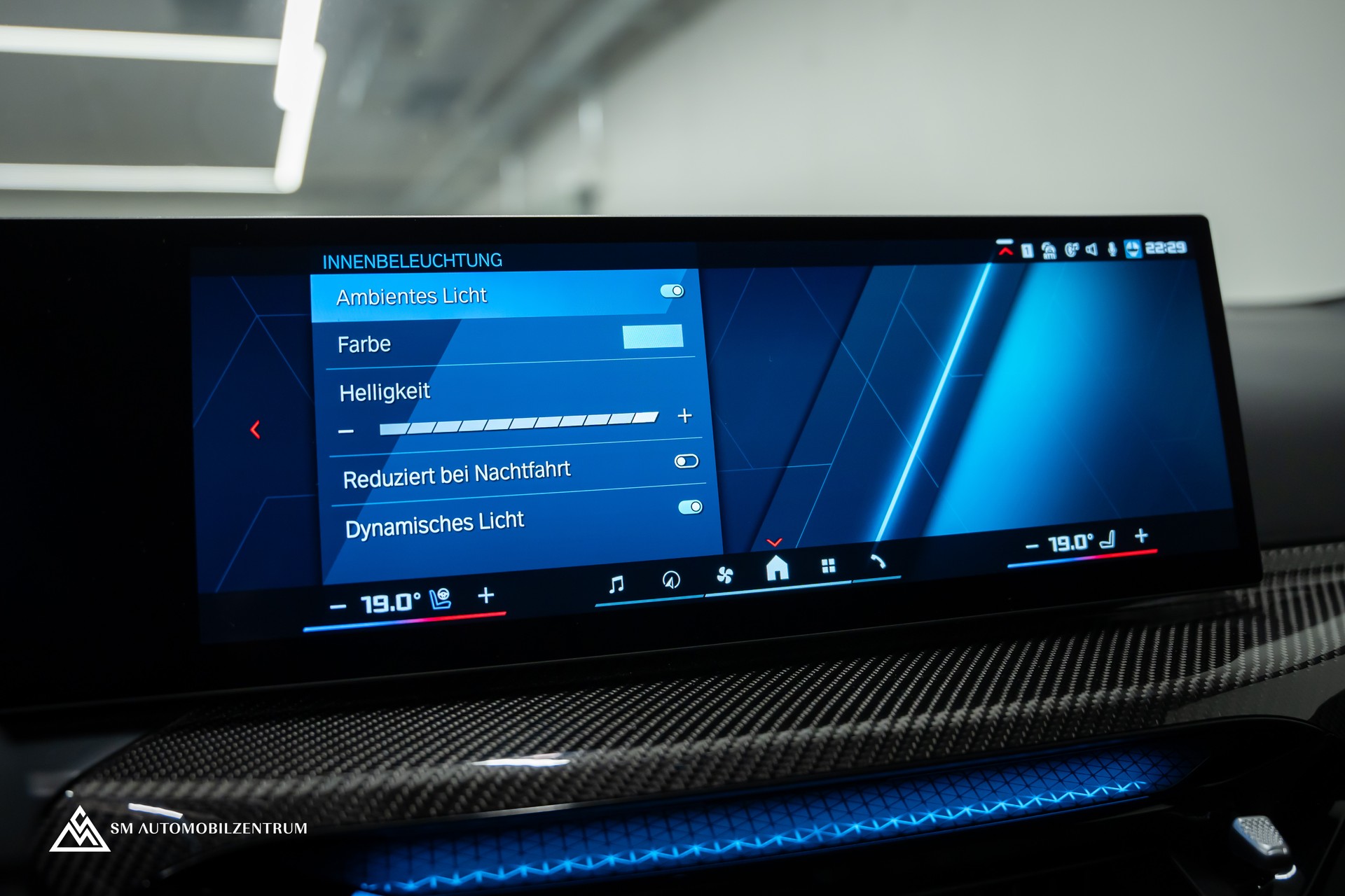 BMW M4 Competition xDrive Coupé / CH / Werksgarantie / Carbon Exterieur & Interieur / Tansanitblau / 360°-image-44
