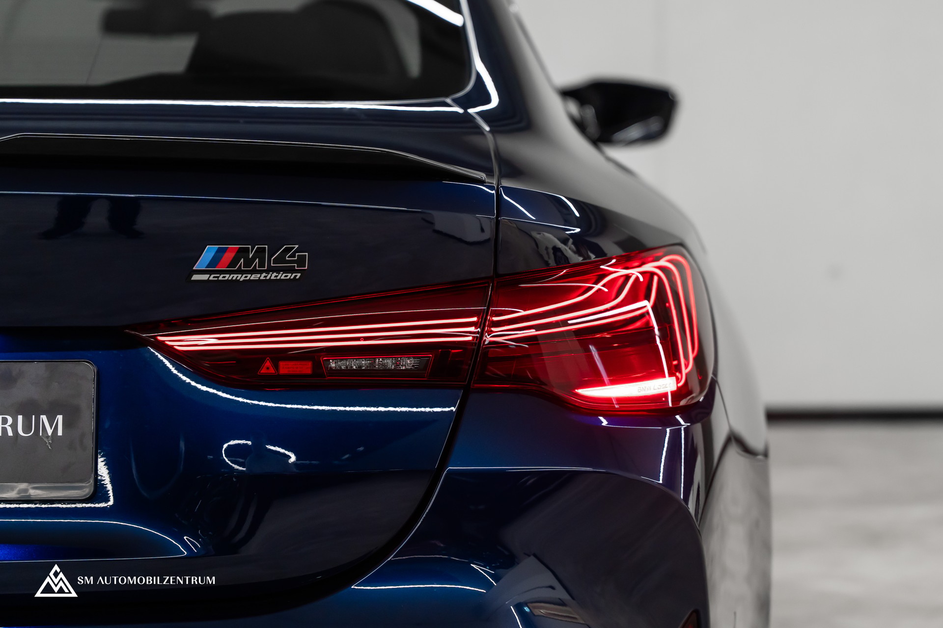 BMW M4 Competition xDrive Coupé / CH / Werksgarantie / Carbon Exterieur & Interieur / Tansanitblau / 360°-image-17