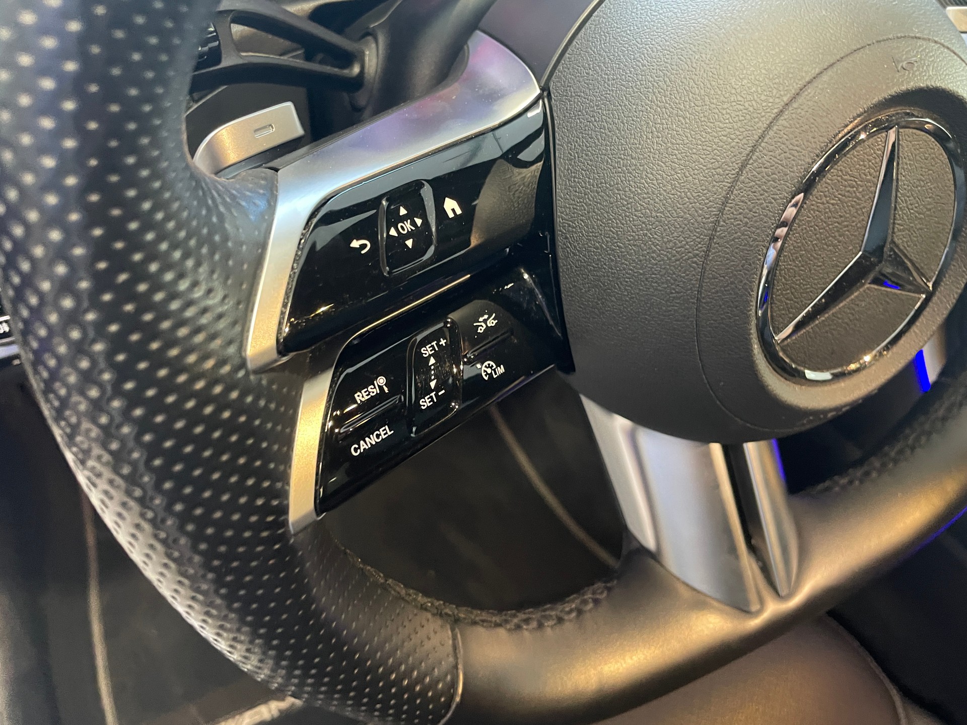 MERCEDES-BENZ C 220 d T 4 Matic Swiss Star AMG Line-image-13