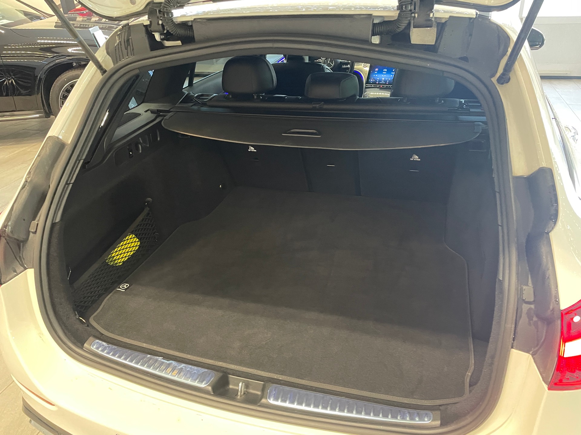 MERCEDES-BENZ C 220 d T 4 Matic Swiss Star AMG Line-image-5