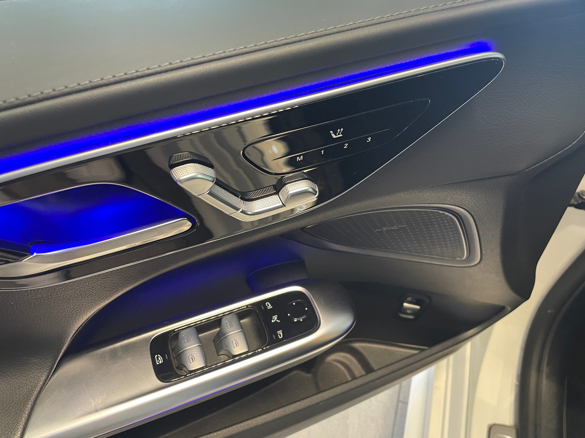 MERCEDES-BENZ C 220 d T 4 Matic Swiss Star AMG Line-image-12