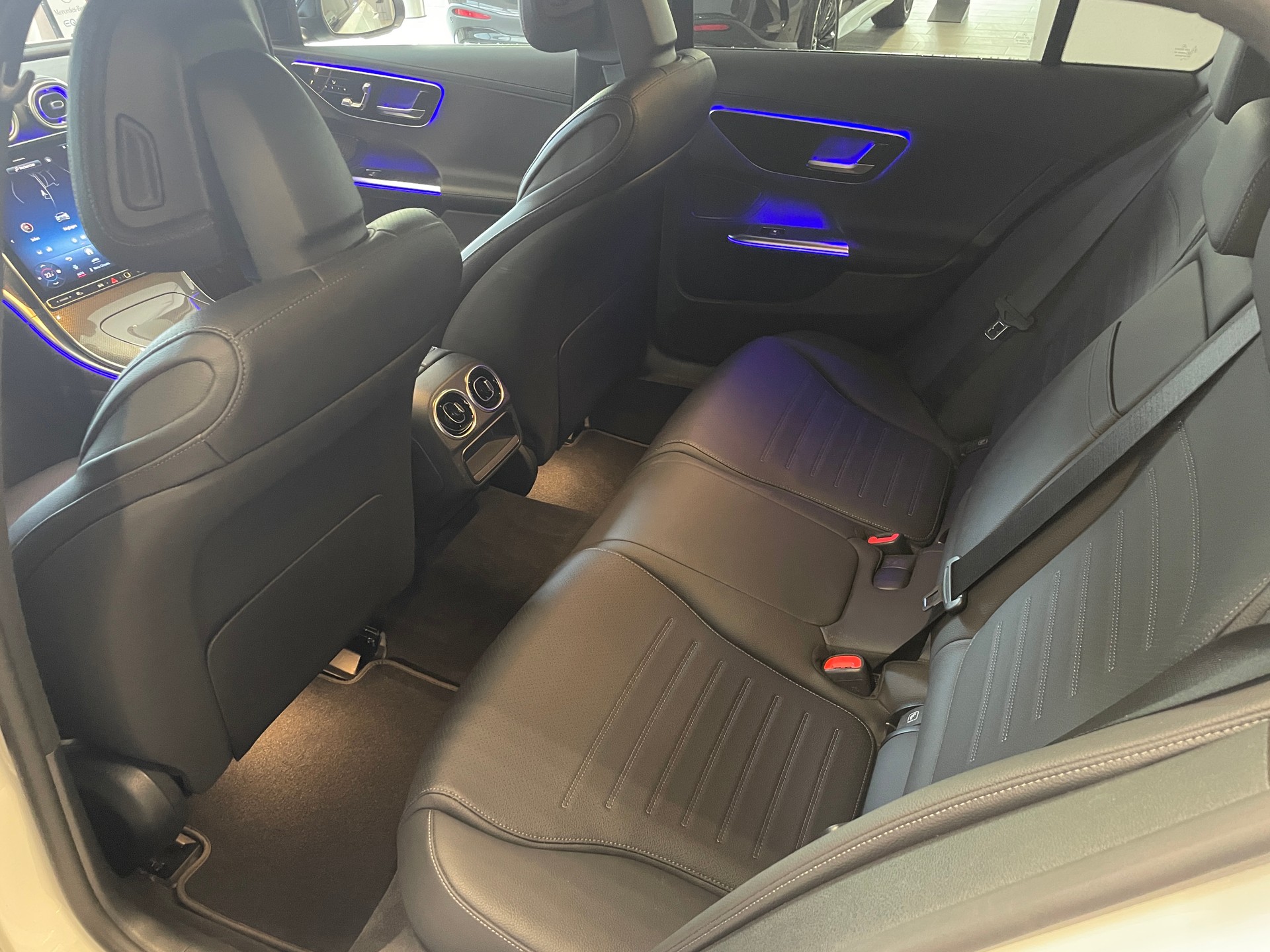 MERCEDES-BENZ C 220 d T 4 Matic Swiss Star AMG Line-image-10