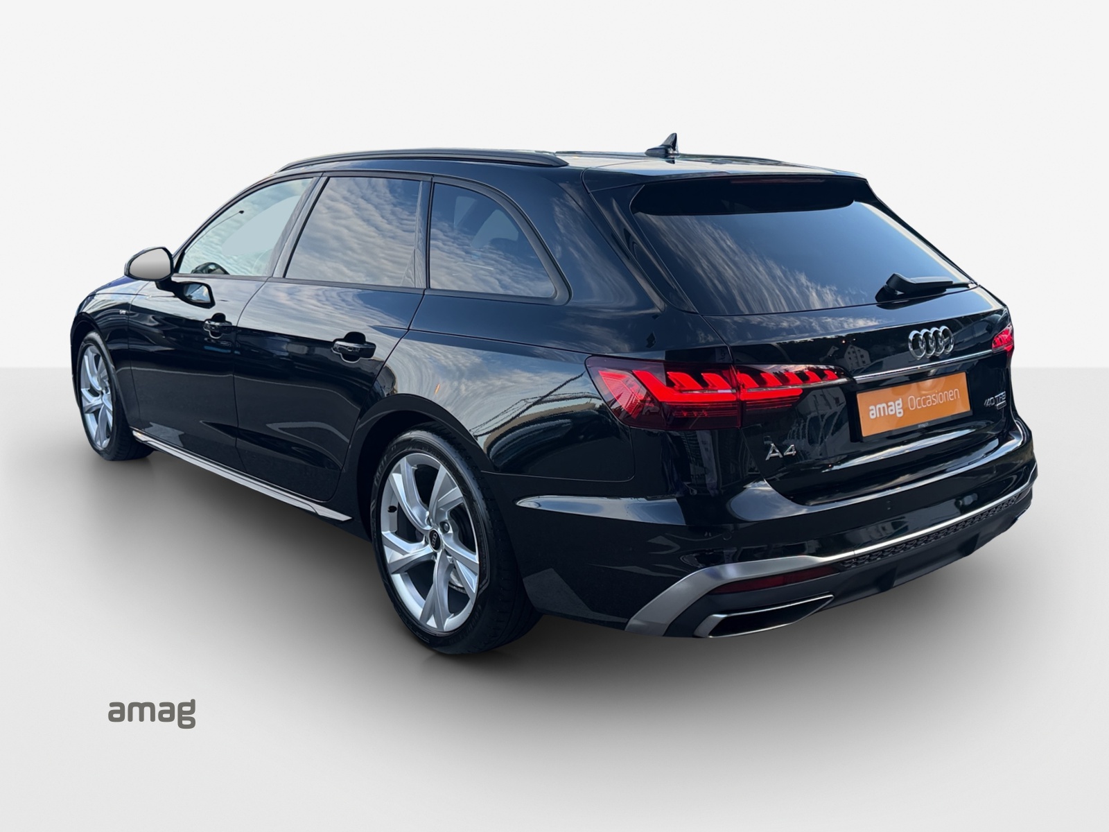 AUDI A4 Avant 40 TFSI S line S-tronic quattro-image-2
