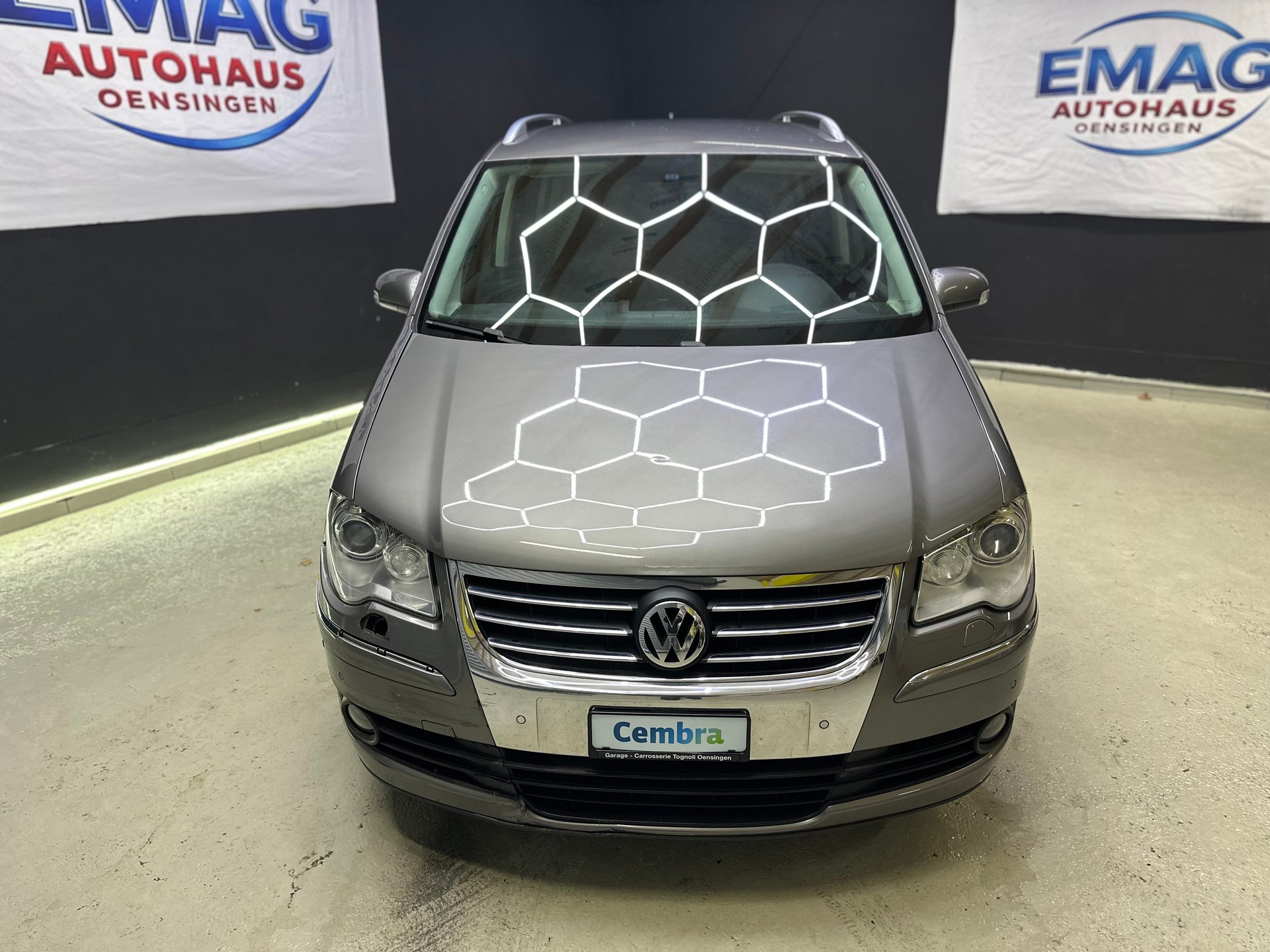 VW Touran 1.4 TSI Highline DSG-image-1