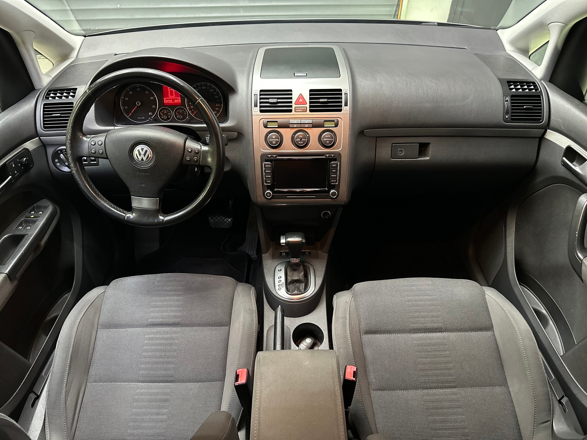 VW Touran 1.4 TSI Highline DSG-image-15