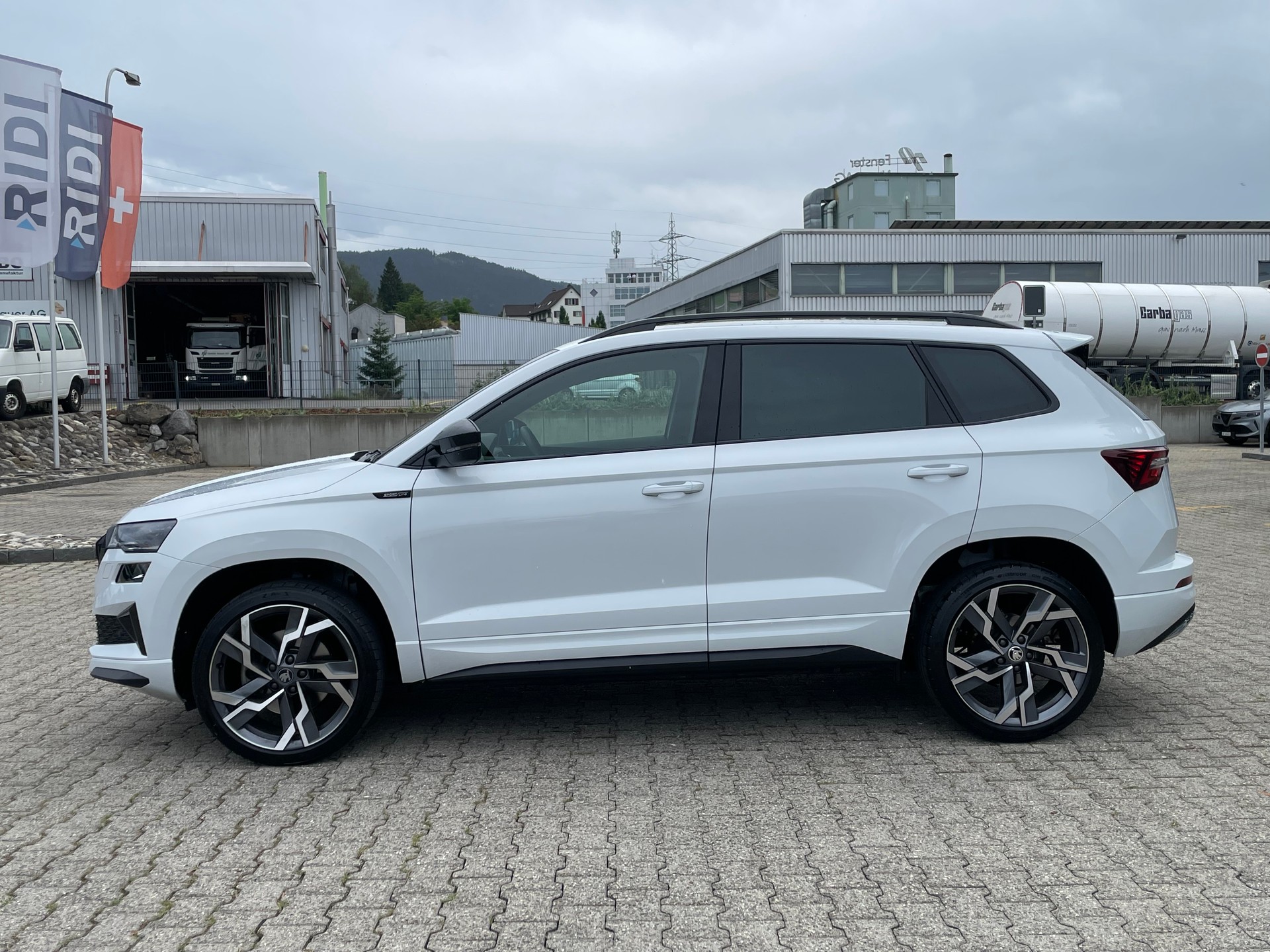 SKODA Karoq 1.5 TSI SportLine DSG * Neue Bremsen und AHK *-image-2
