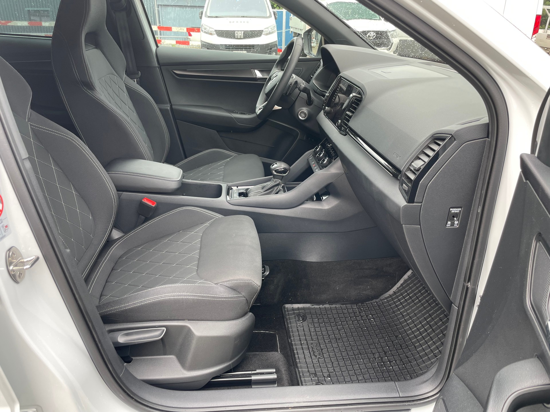 SKODA Karoq 1.5 TSI SportLine DSG * Neue Bremsen und AHK *-image-11