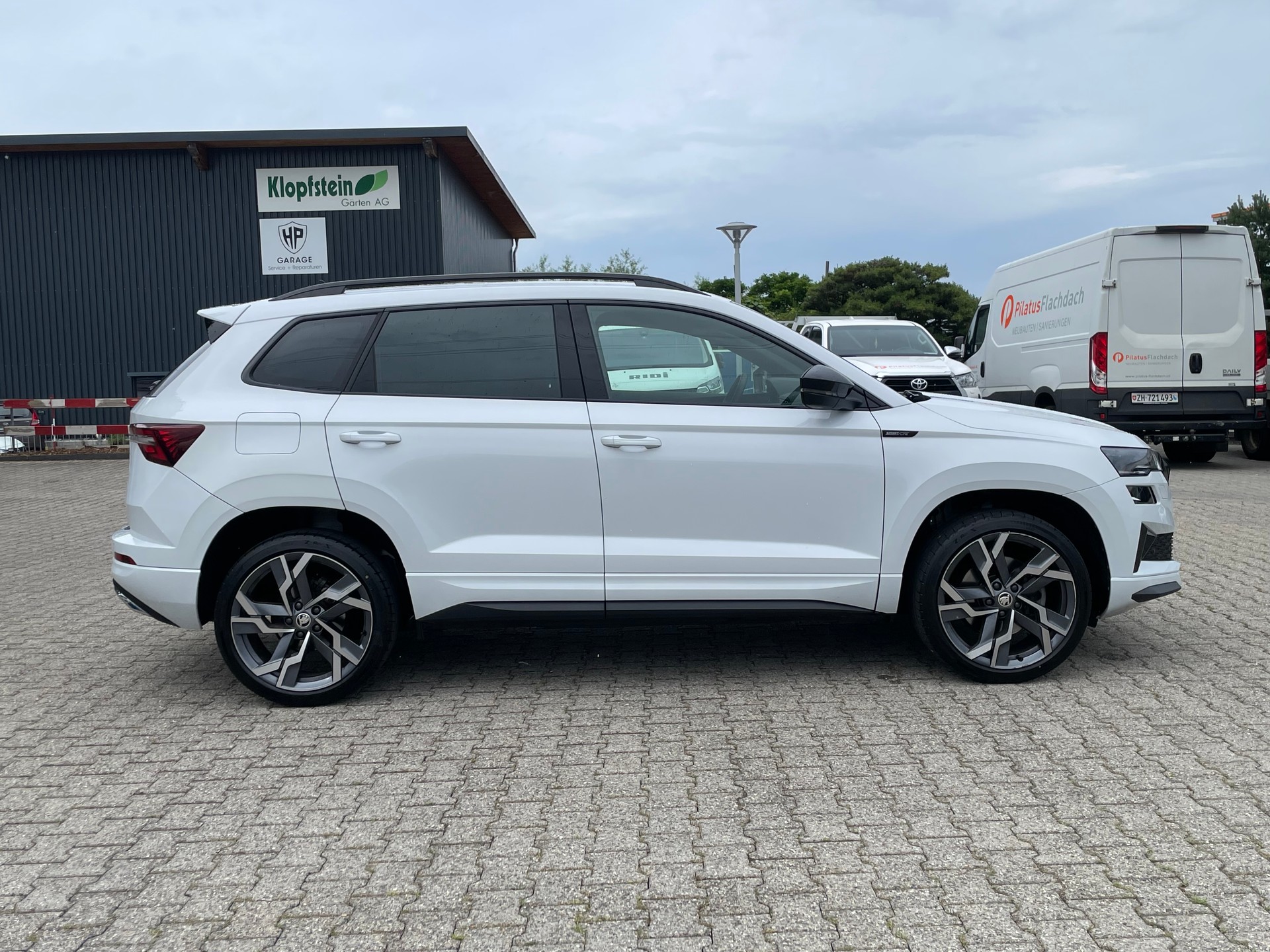 SKODA Karoq 1.5 TSI SportLine DSG * Neue Bremsen und AHK *-image-6