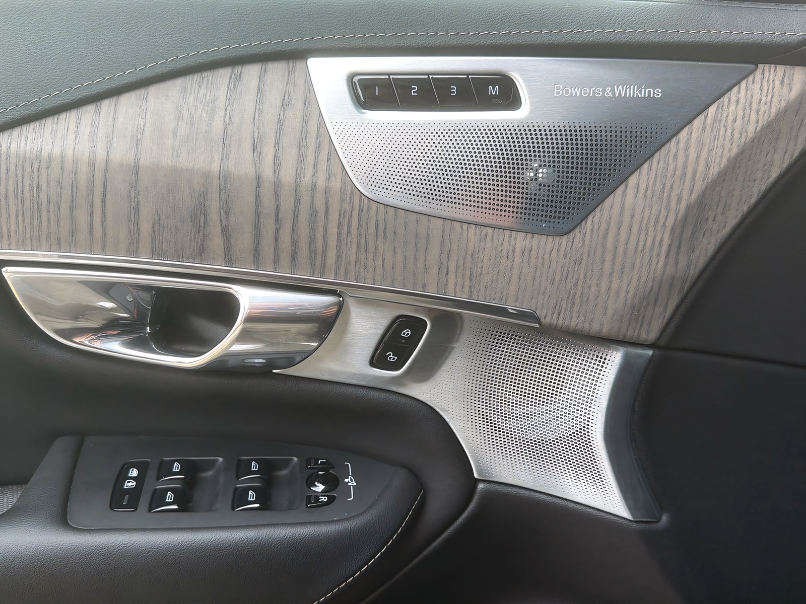 VOLVO XC90 2.0 T8 TE Inscription 7P. eAWD-image-16