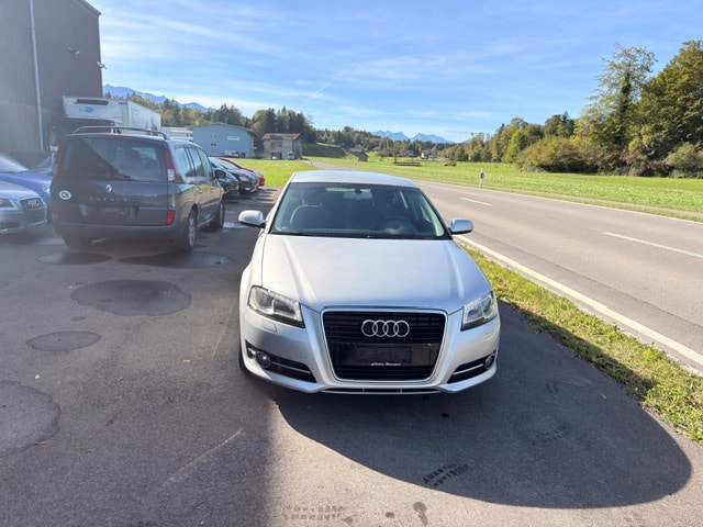 AUDI A3 Sportback 1.4 TFSI Attraction-image-1