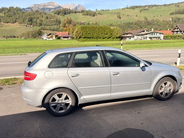 AUDI A3 Sportback 1.4 TFSI Attraction-image-3