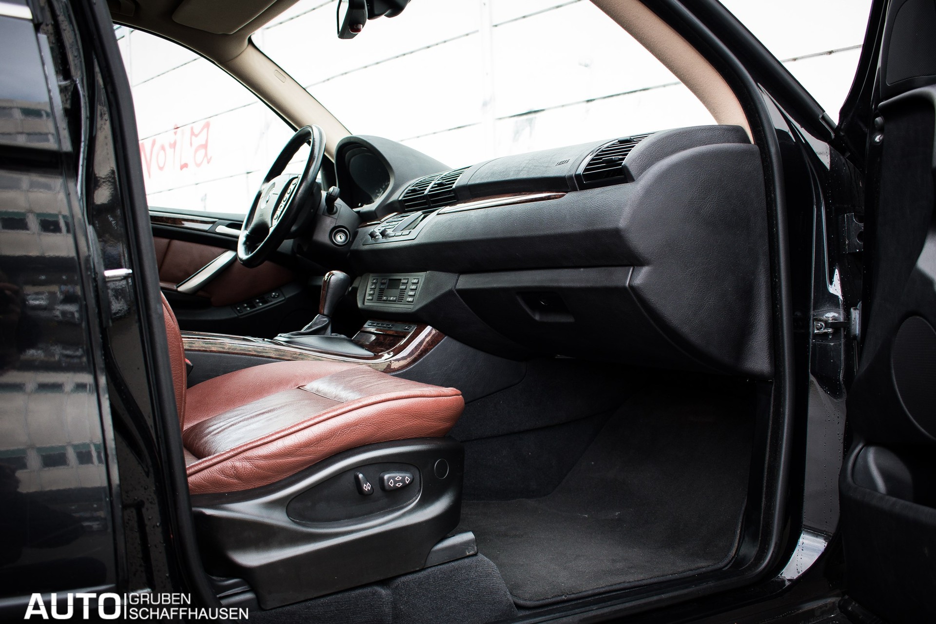 BMW X5 4.4i-image-6