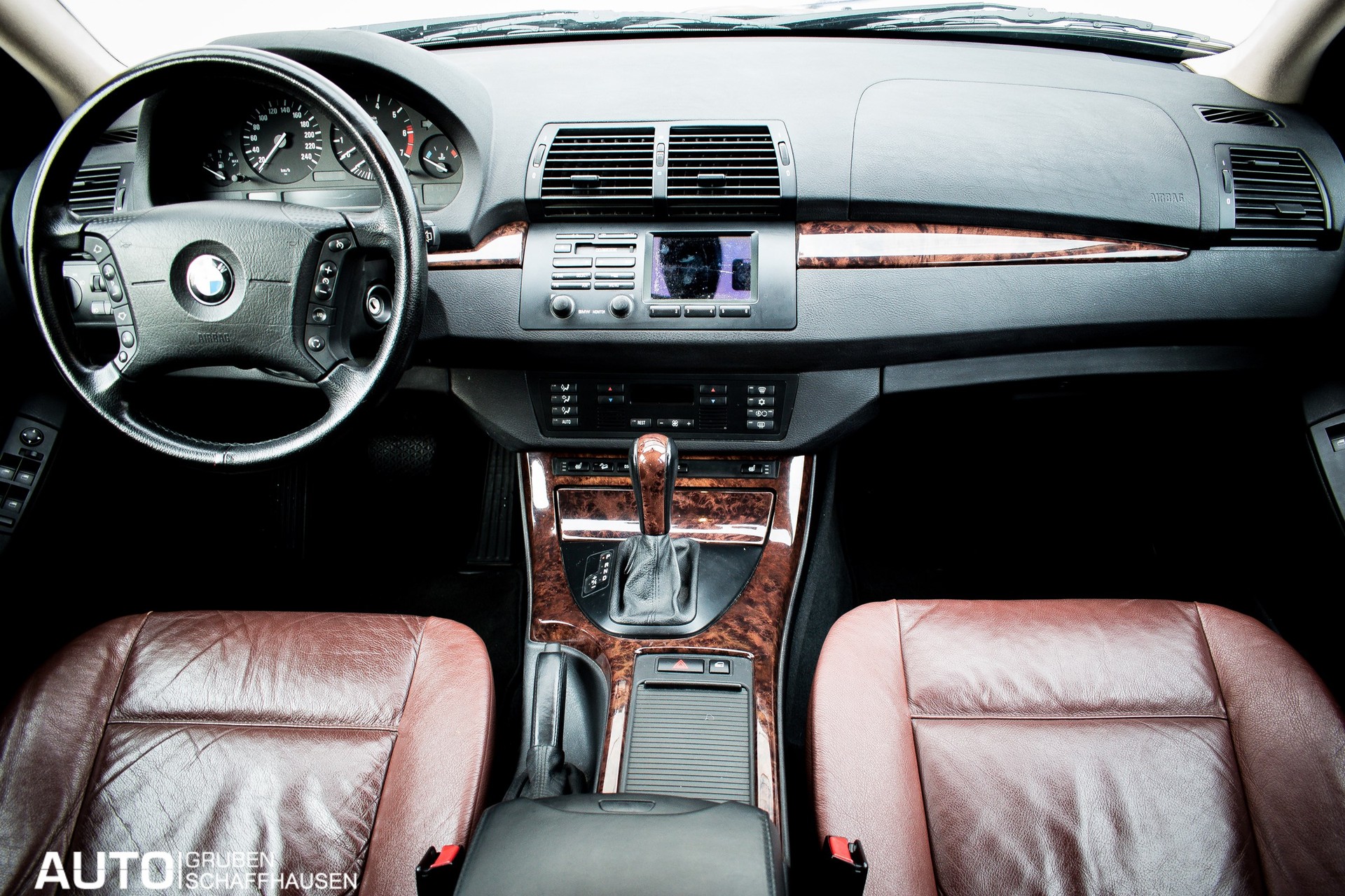 BMW X5 4.4i-image-8