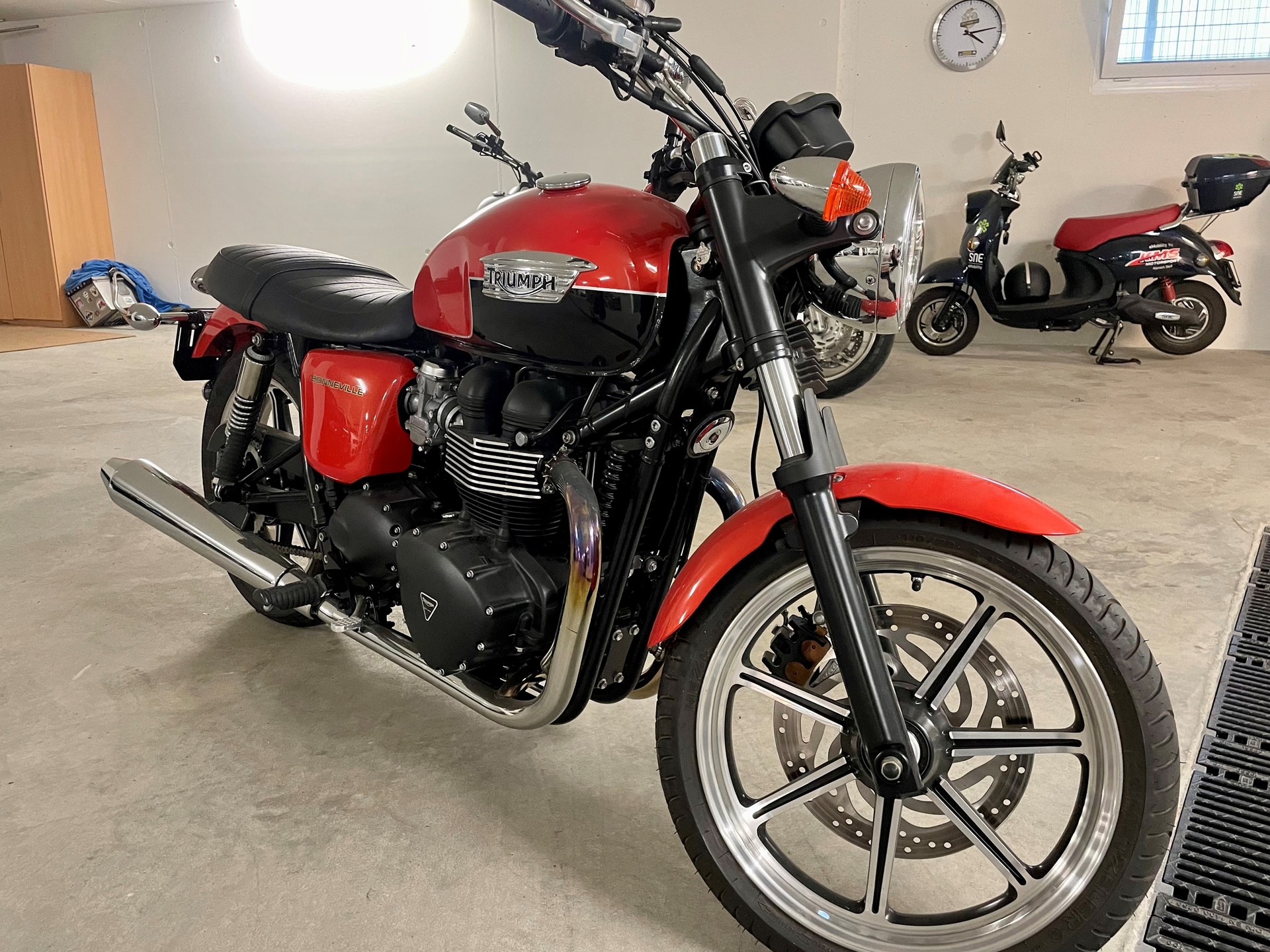 TRIUMPH Bonneville 900 i T 100-image-12