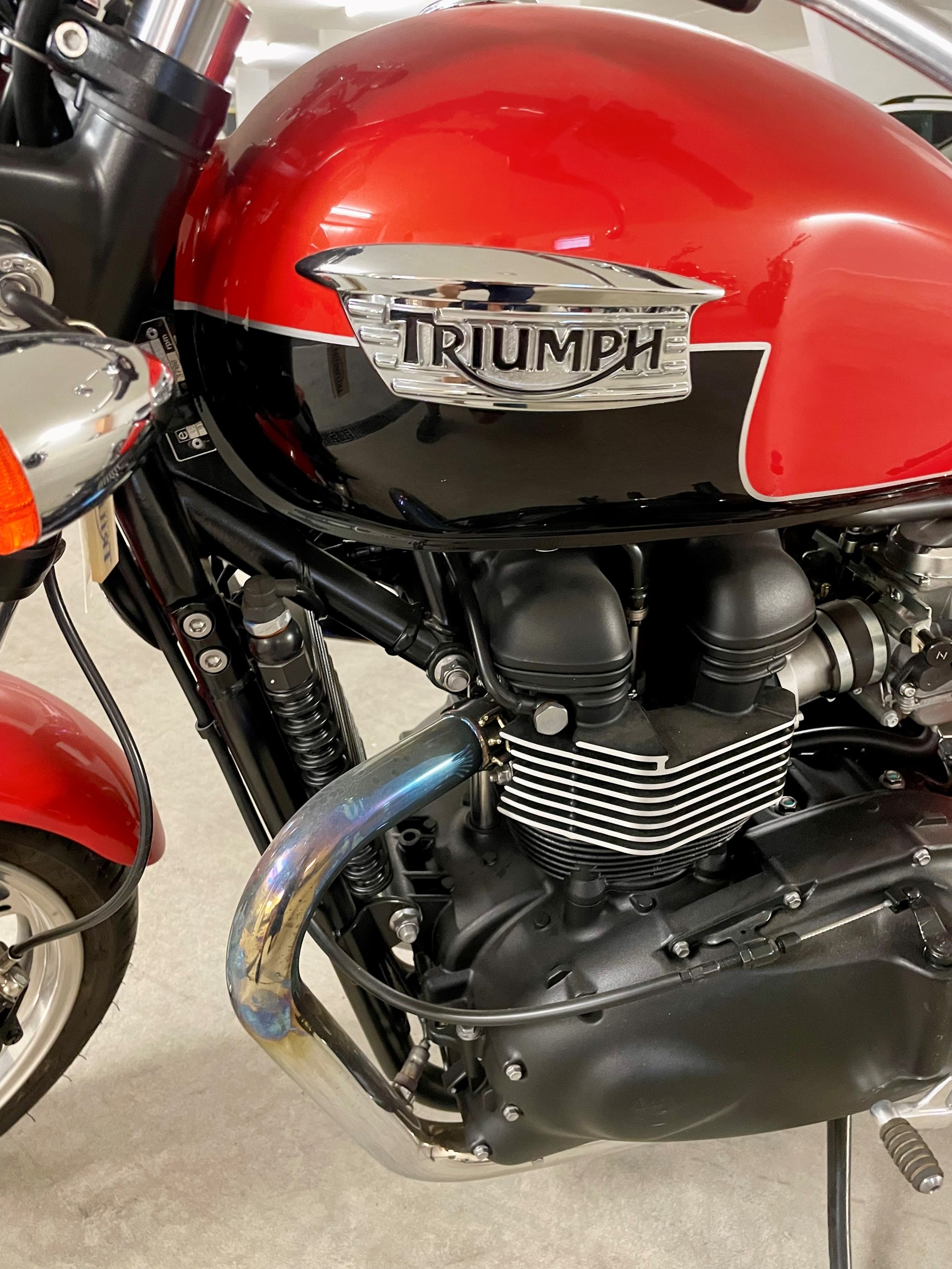 TRIUMPH Bonneville 900 i T 100-image-9