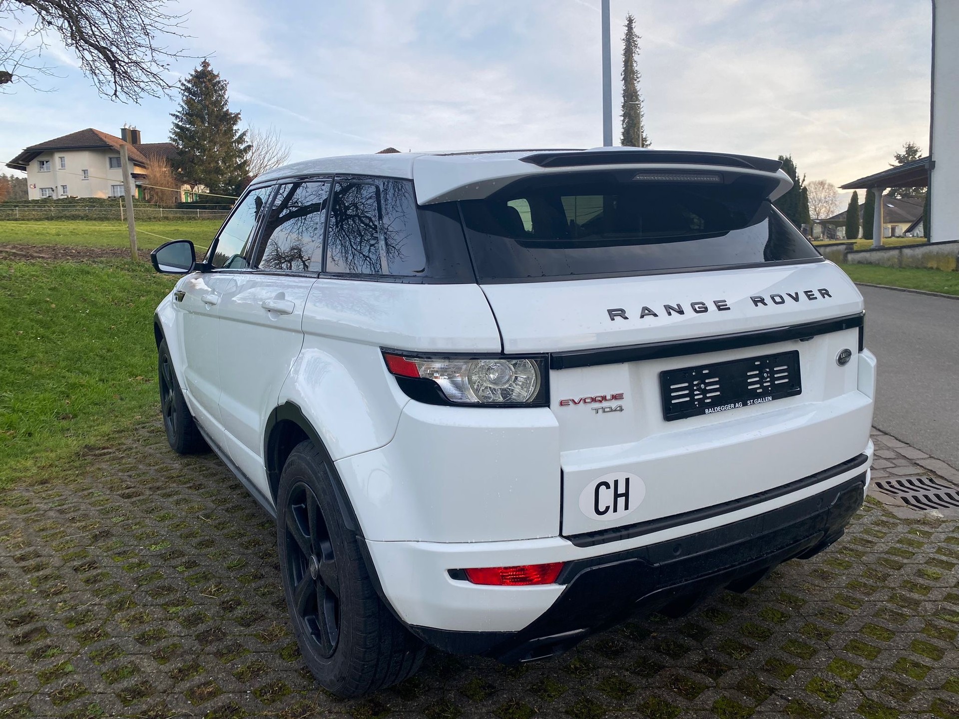 LAND ROVER Range Rover Evoque 2.2 TD4 Dynamic-image-3