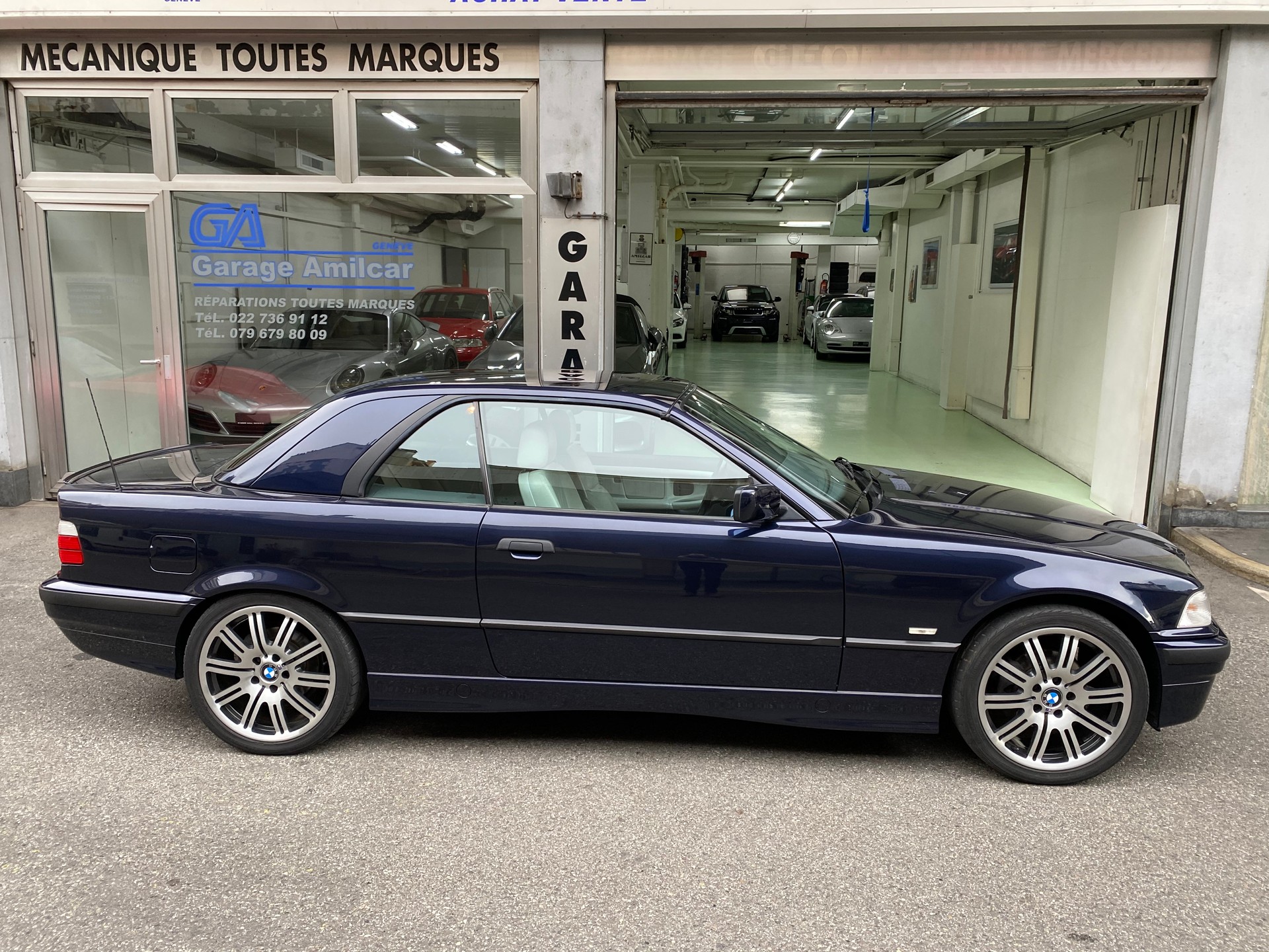 BMW 320i Cabrio-image-12