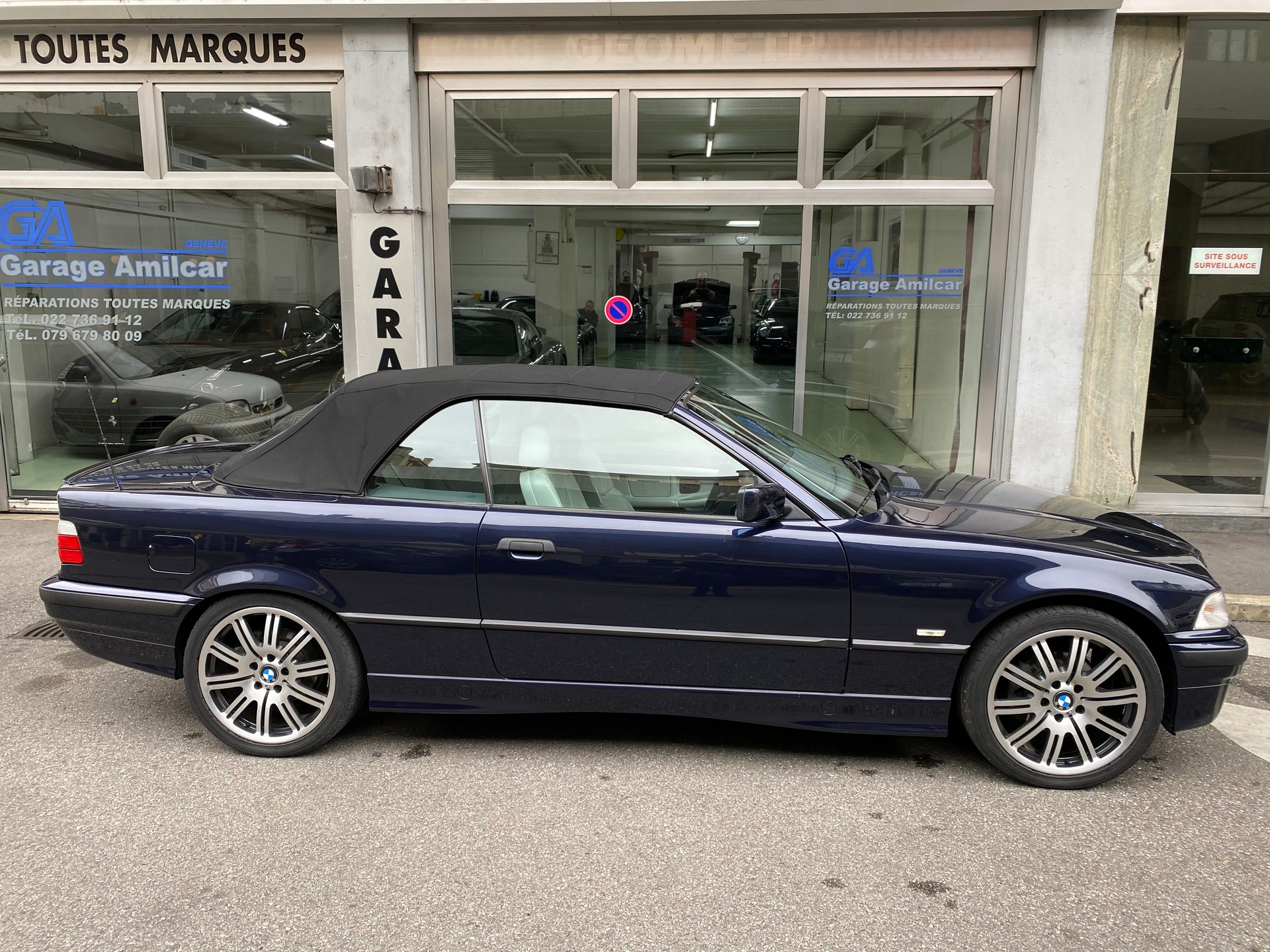 BMW 320i Cabrio-image-11