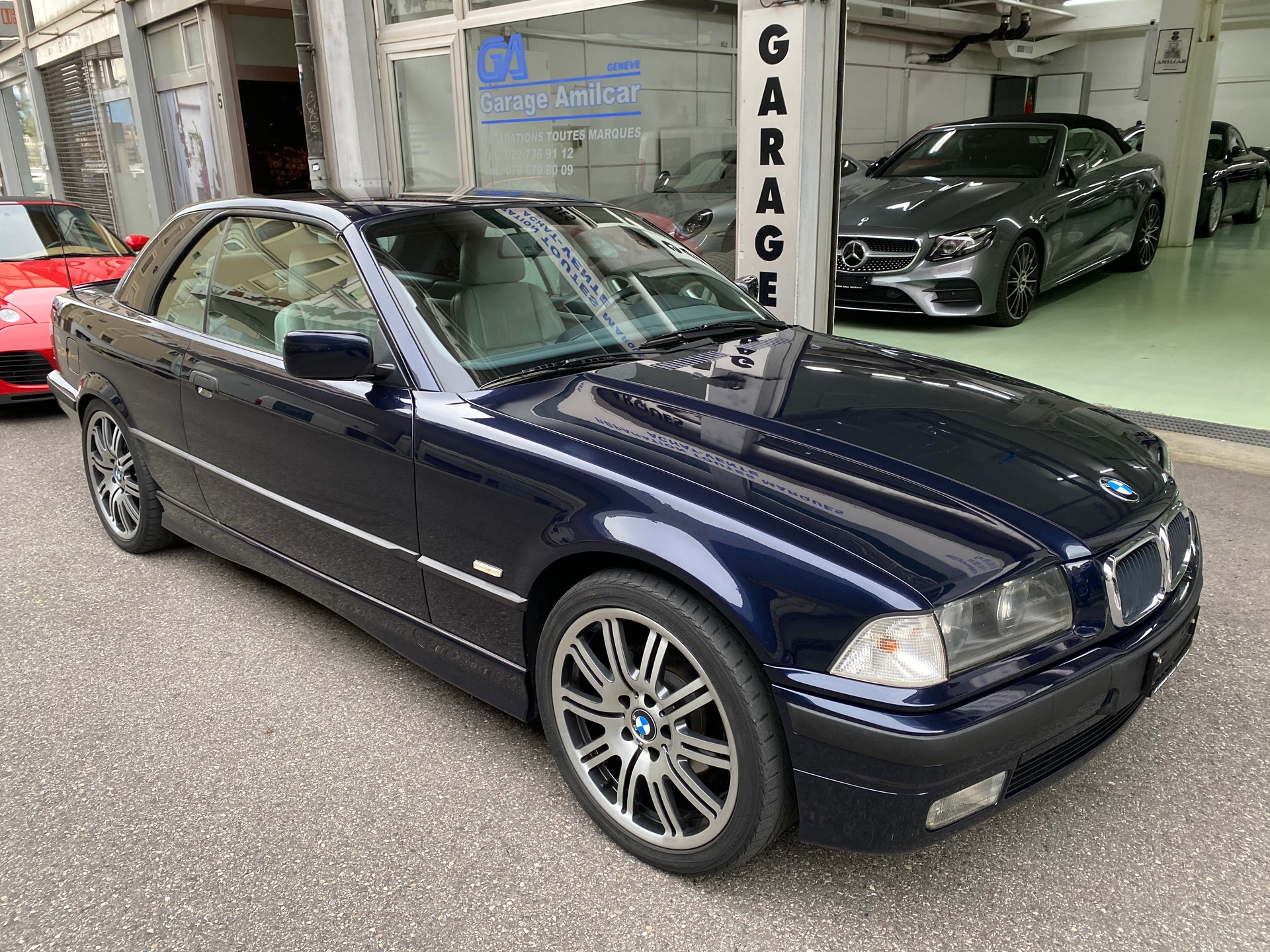 BMW 320i Cabrio-image-5