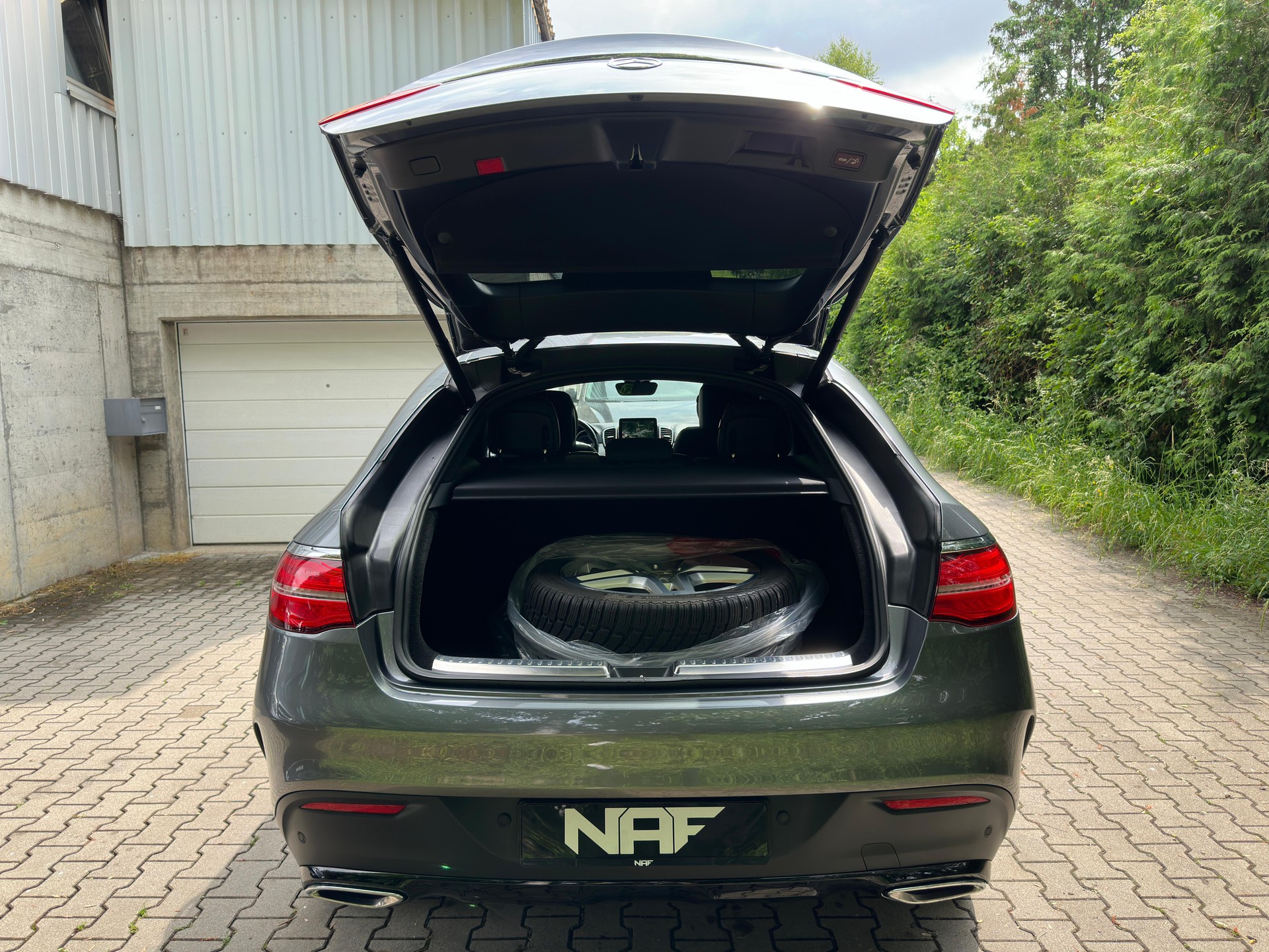 MERCEDES-BENZ GLE Coupé 350 d AMG-Line 4Matic 9G-Tronic-image-14