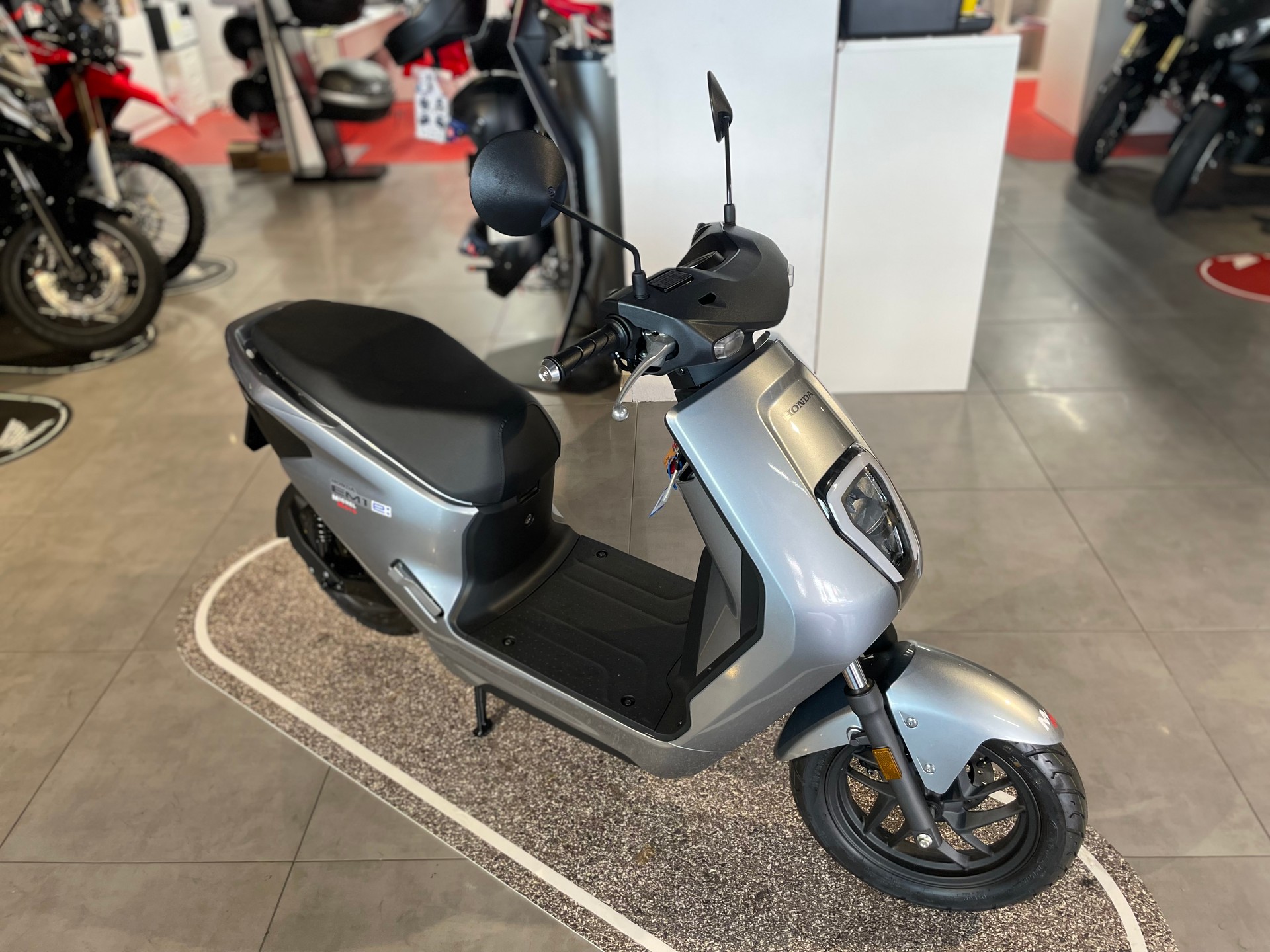 HONDA EM1-E-showroom-element-1