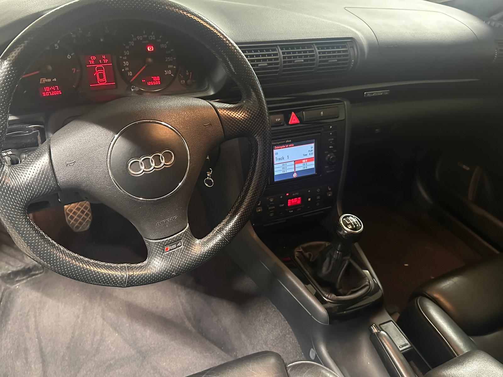 AUDI RS4 Avant quattro-image-8