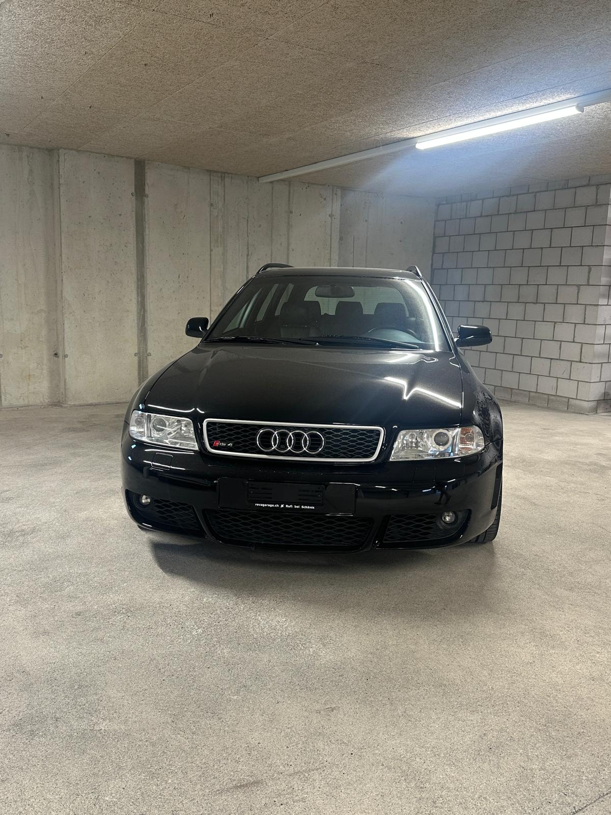 AUDI RS4 Avant quattro-image-2