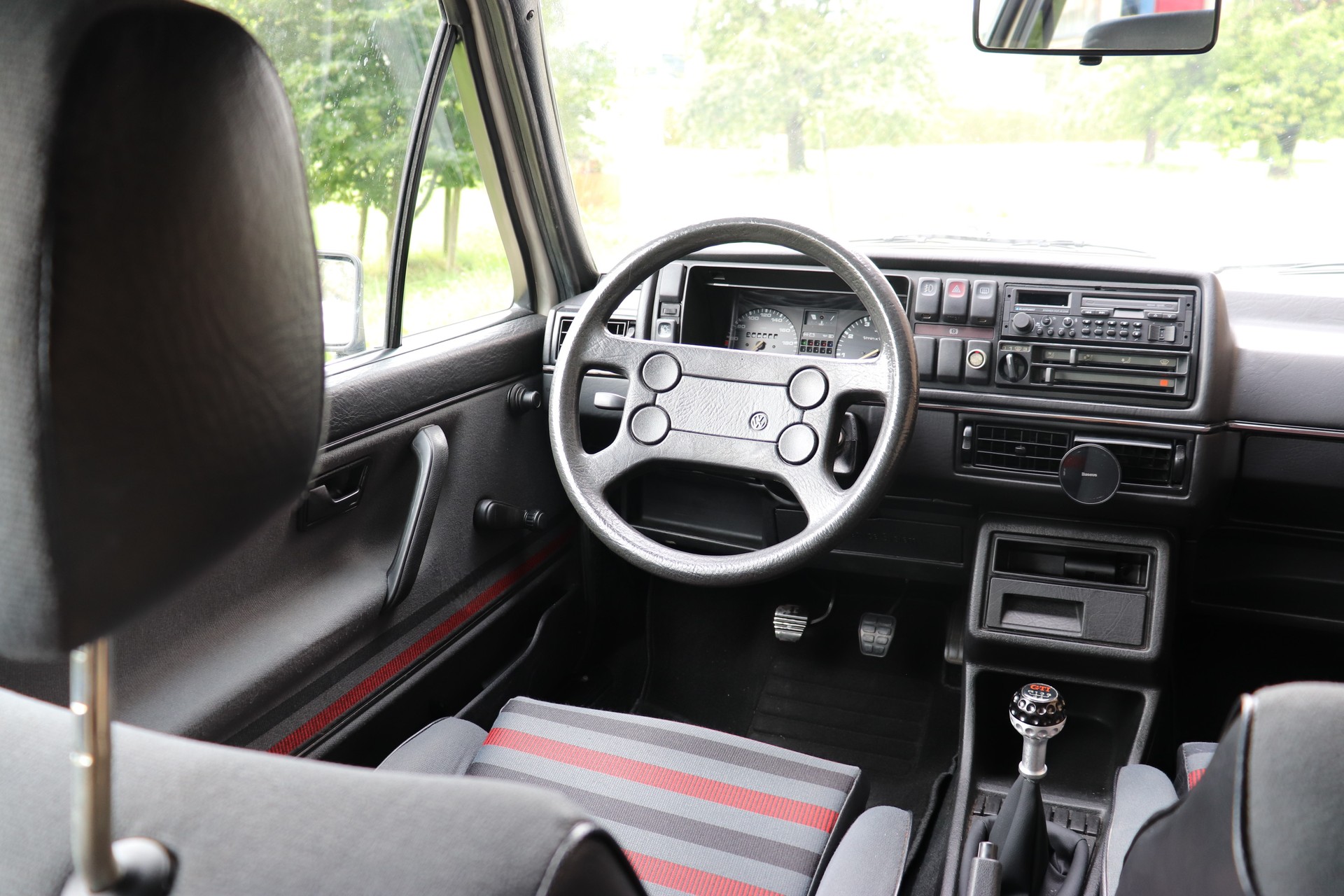 VW Golf 1800 GTI-image-18