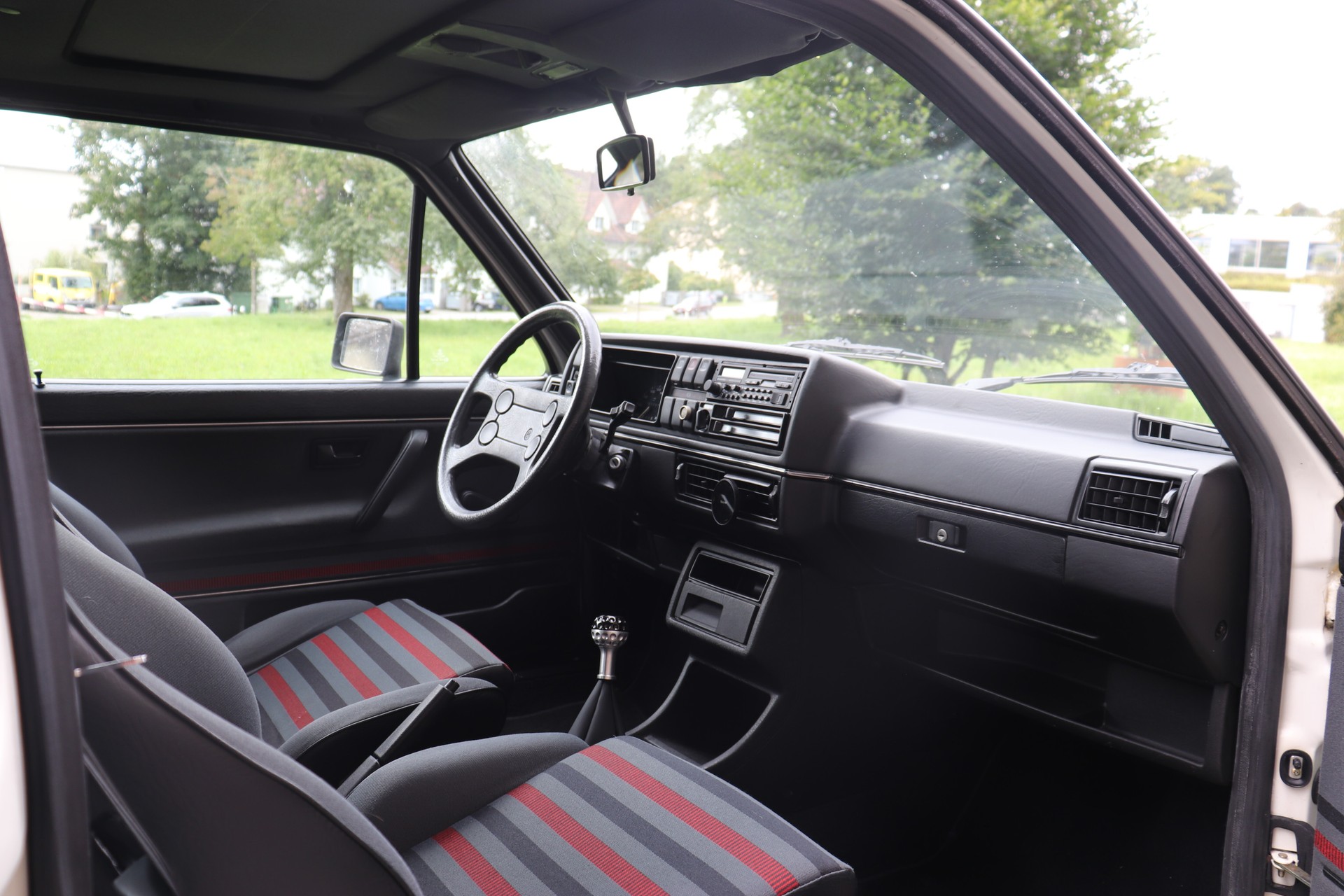 VW Golf 1800 GTI-image-17