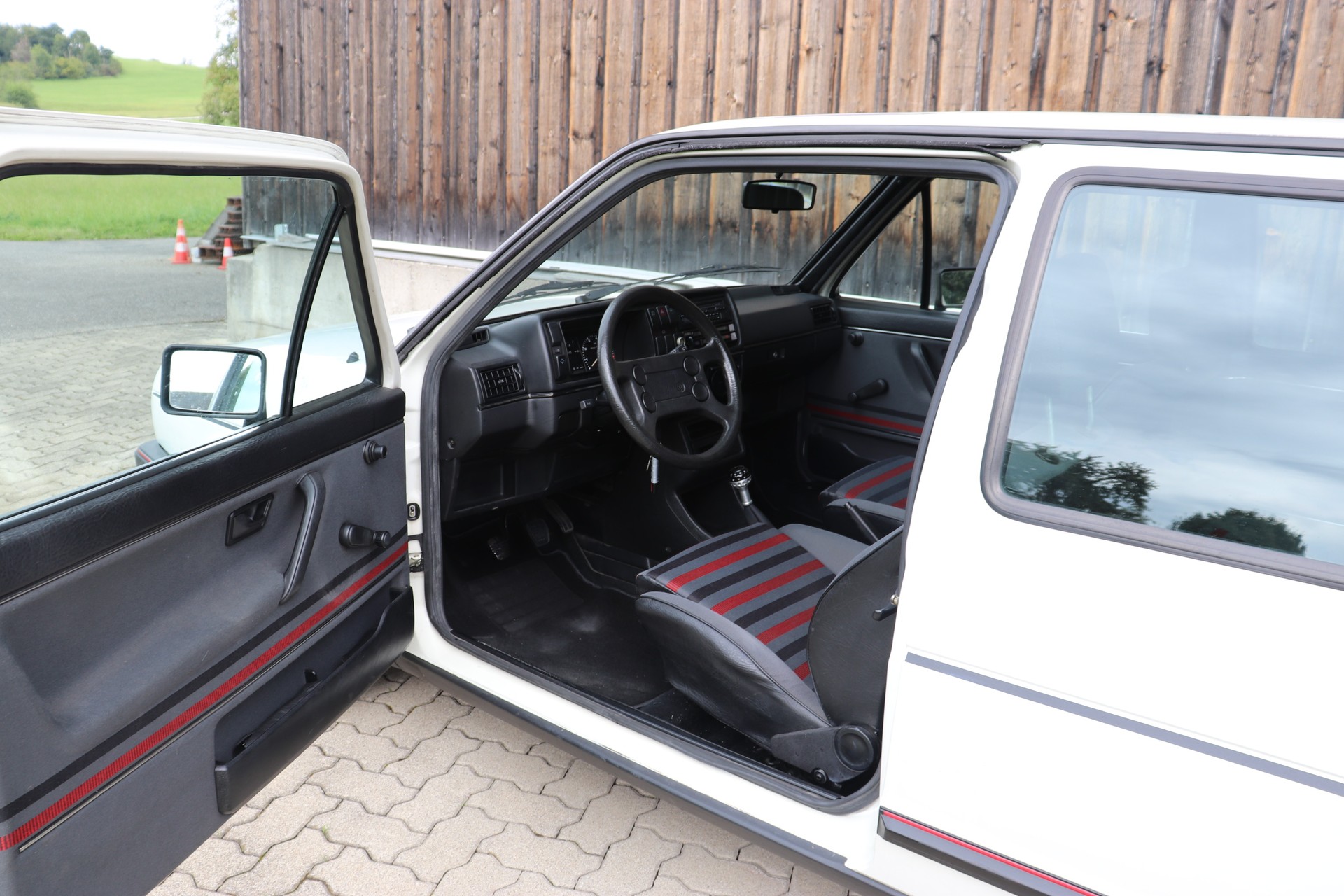 VW Golf 1800 GTI-image-16