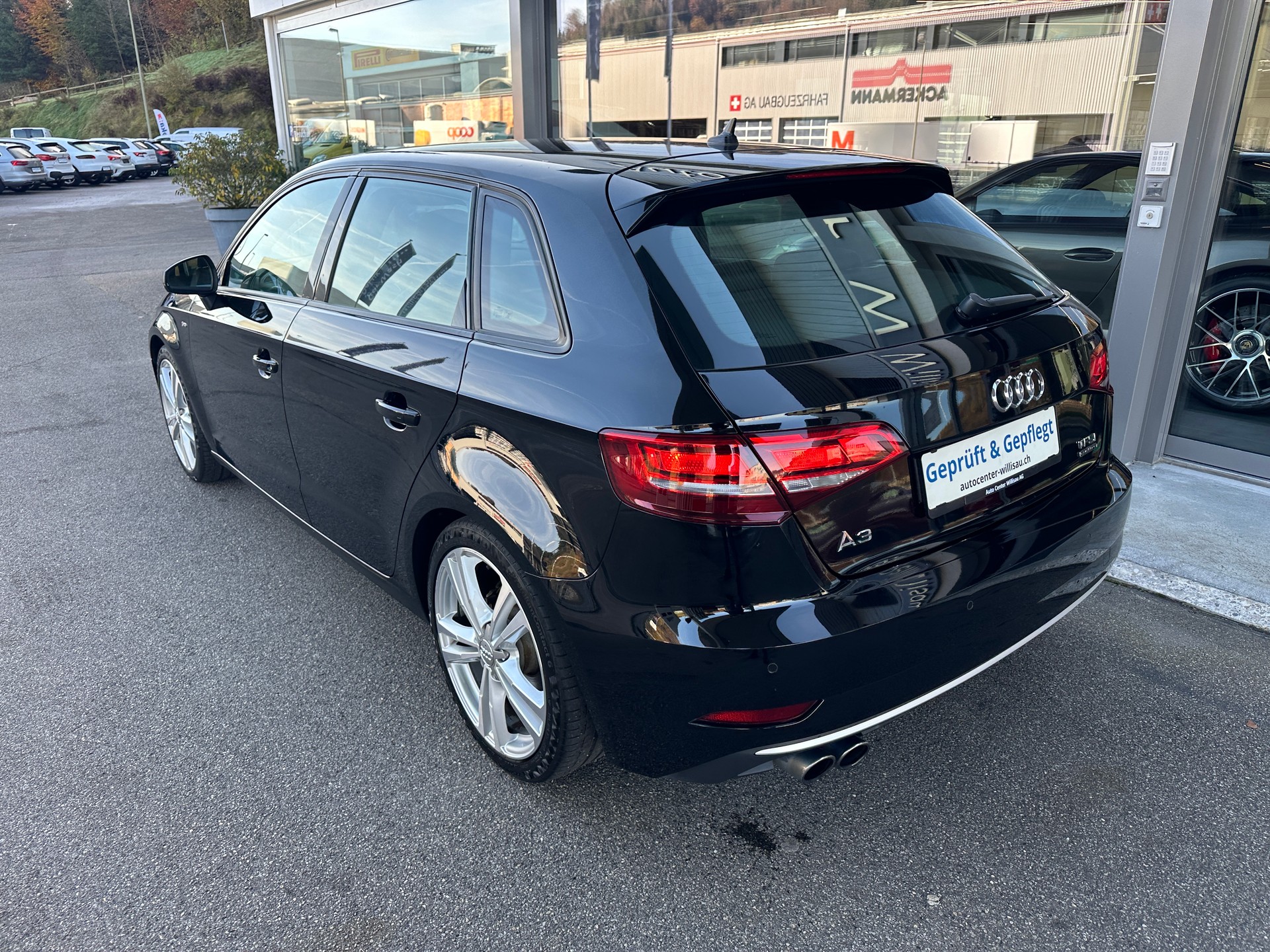 AUDI A3 Sportback 2.0 TFSI Sport quattro S-Line-image-18