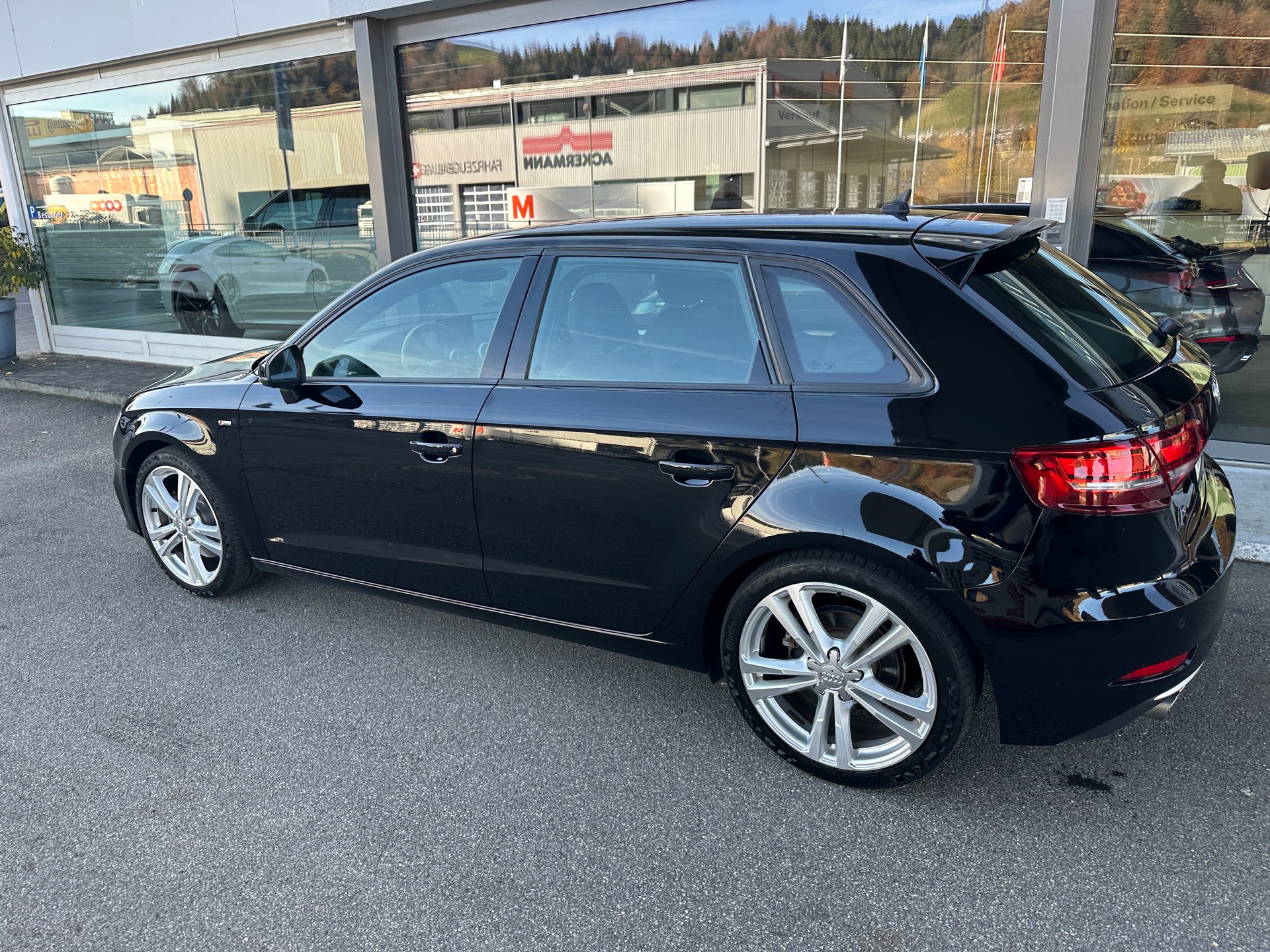 AUDI A3 Sportback 2.0 TFSI Sport quattro S-Line-image-5